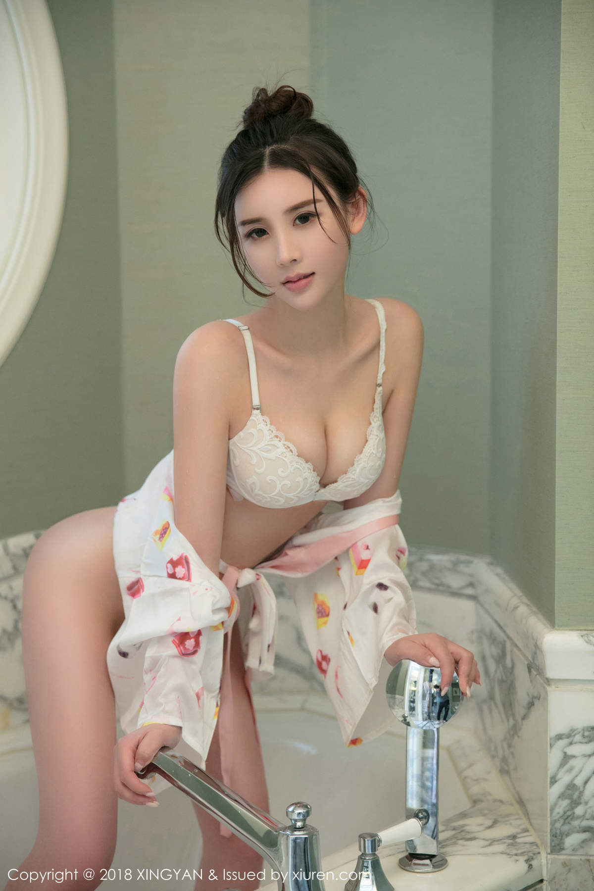 亚洲GOGO美女胆大红豆豆三角裤韩雨嘉素体溢脂柔骨蘸雪高清妹子写真集图片