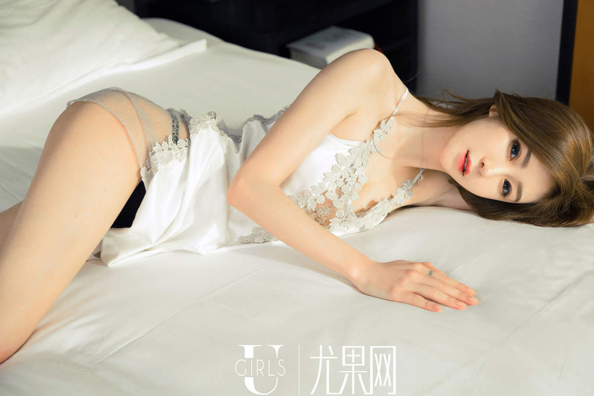 何周周图片