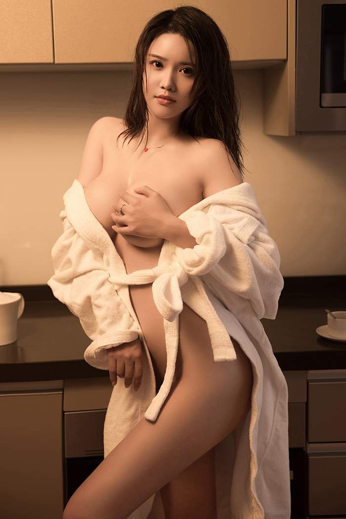 亚洲女人天堂长发大眼女友豆豆人间胸器诱人胴体令人目不转睛高清妹子写真图集图片