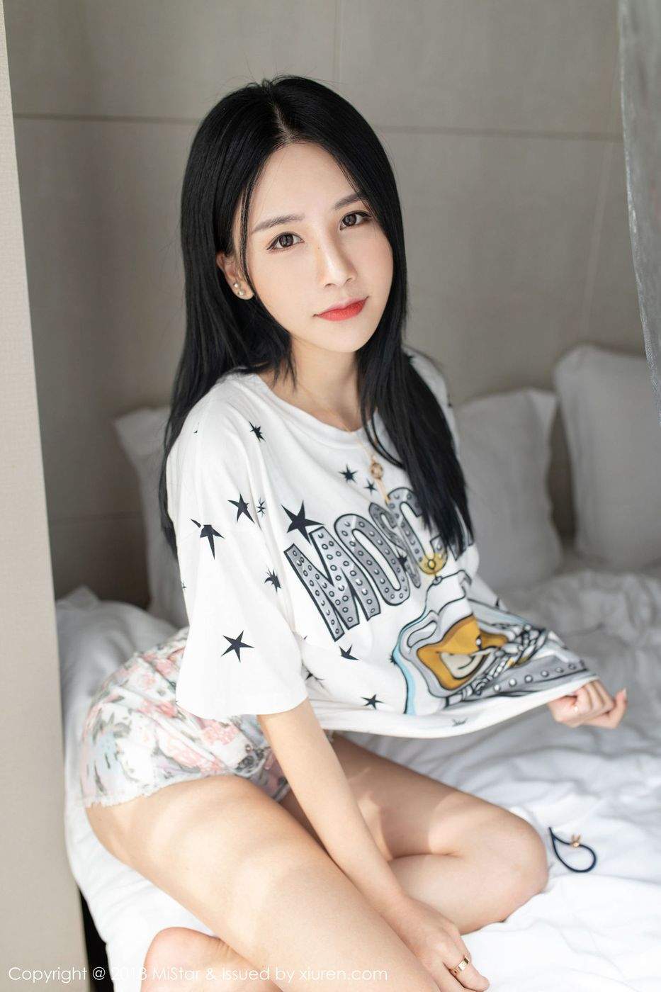 极品性感细腰美女小沫琳白嫩酮体傲人雪峰高清写真图片
