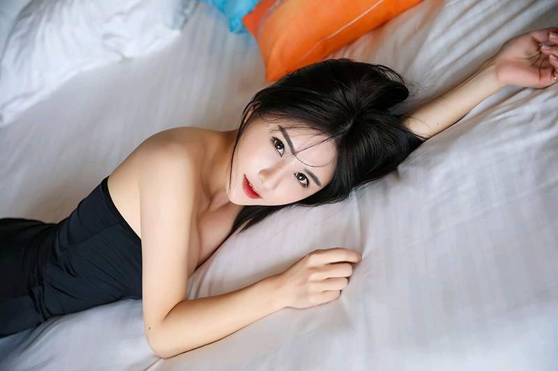 极品性感细腰美女小沫琳白嫩酮体傲人雪峰高清写真图片
