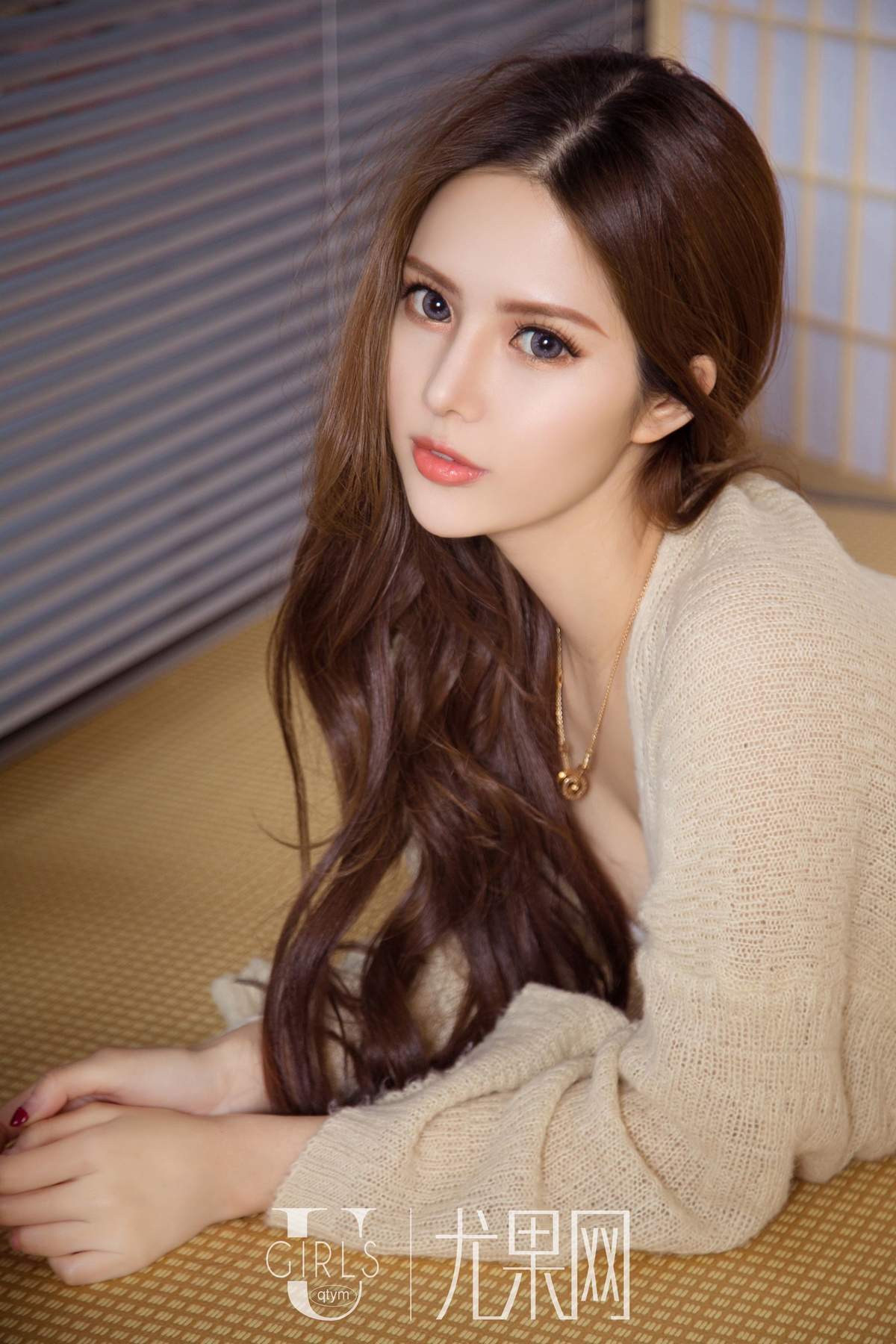 美女颜颜图片