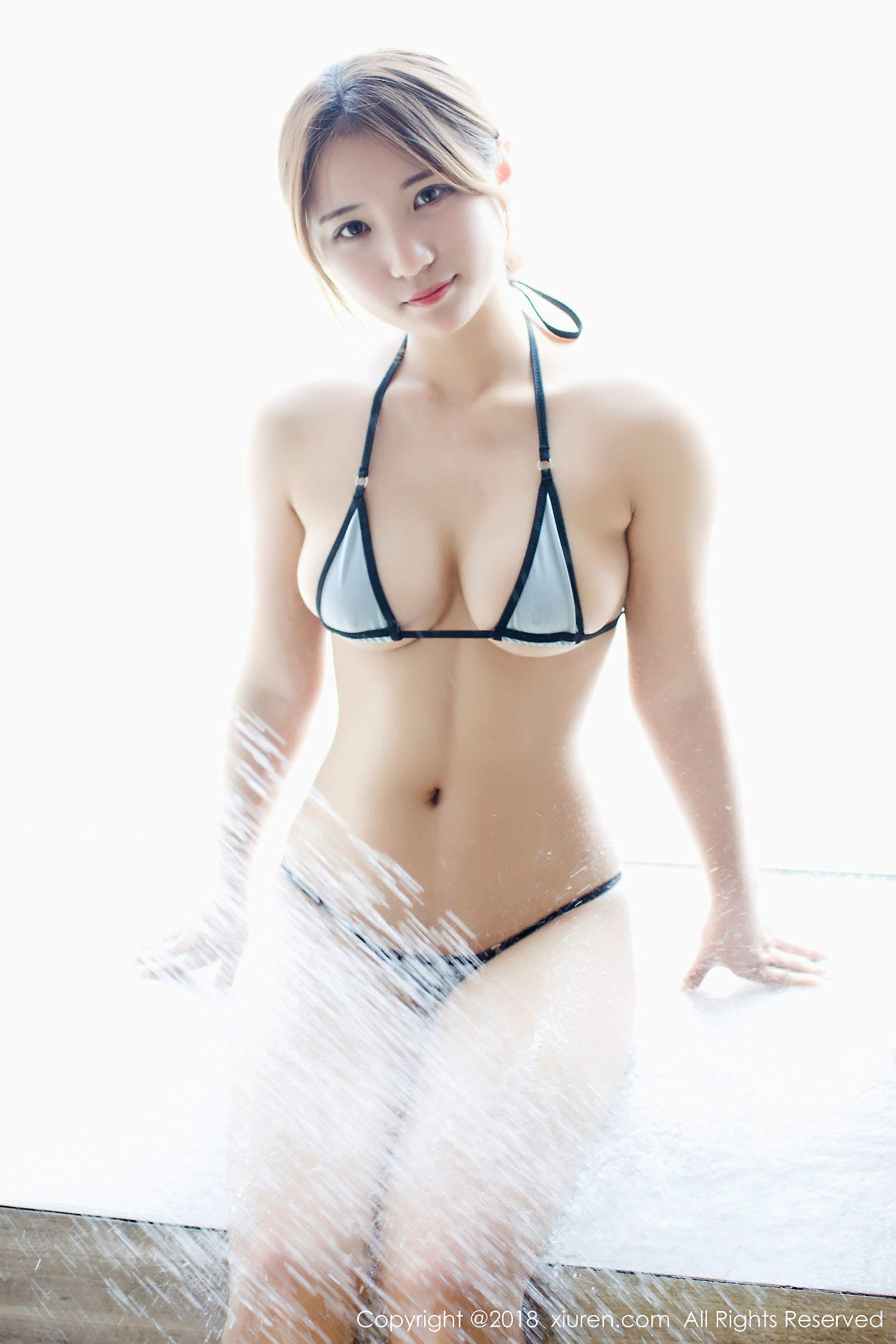 亚洲美女精品久久Aimee浴室湿身气球和沙发床清晨系列高清妹子写真集图片