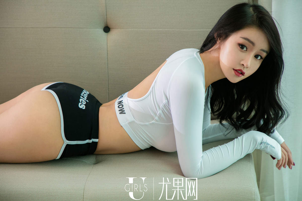 张馨彤图片