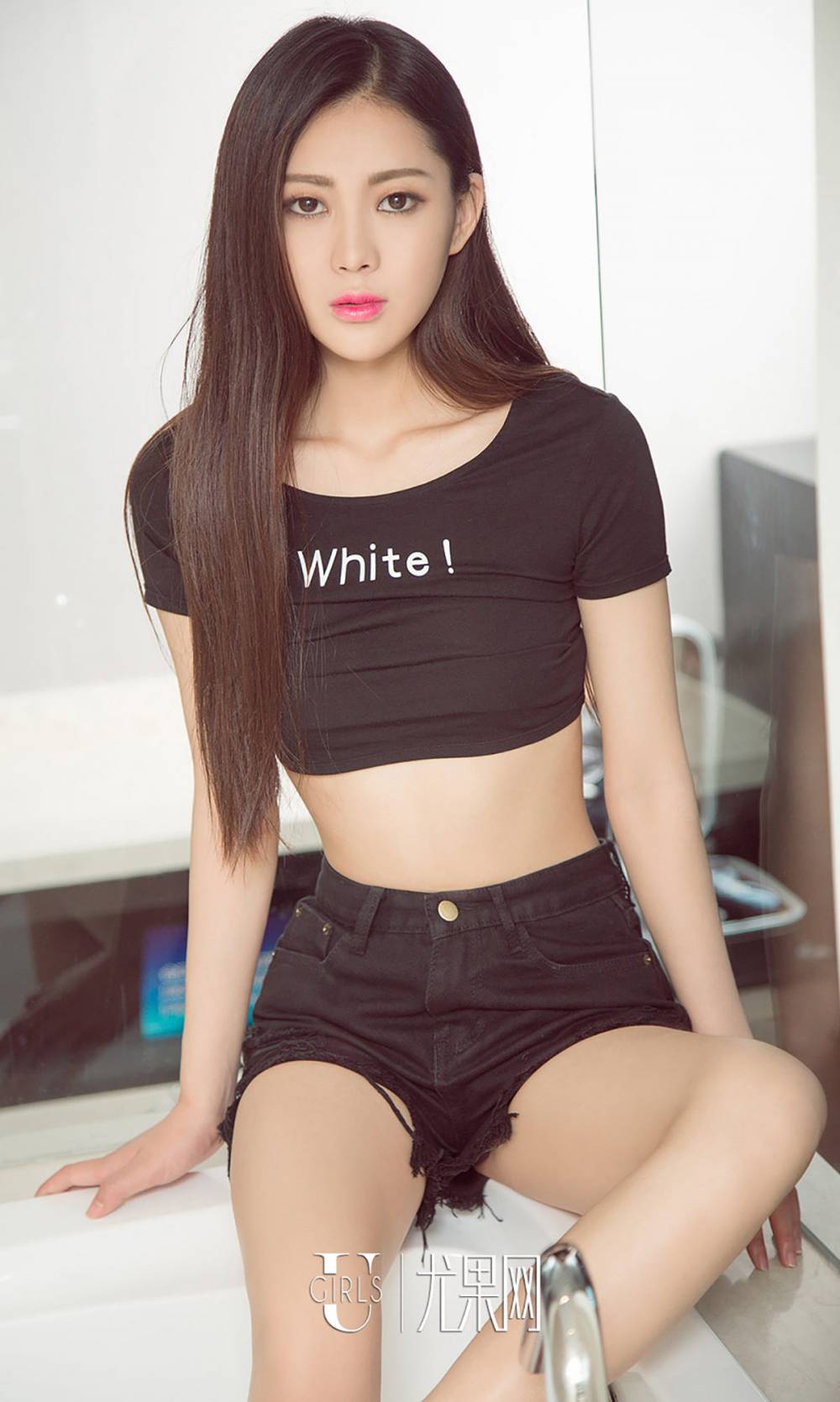 美女依歌图片