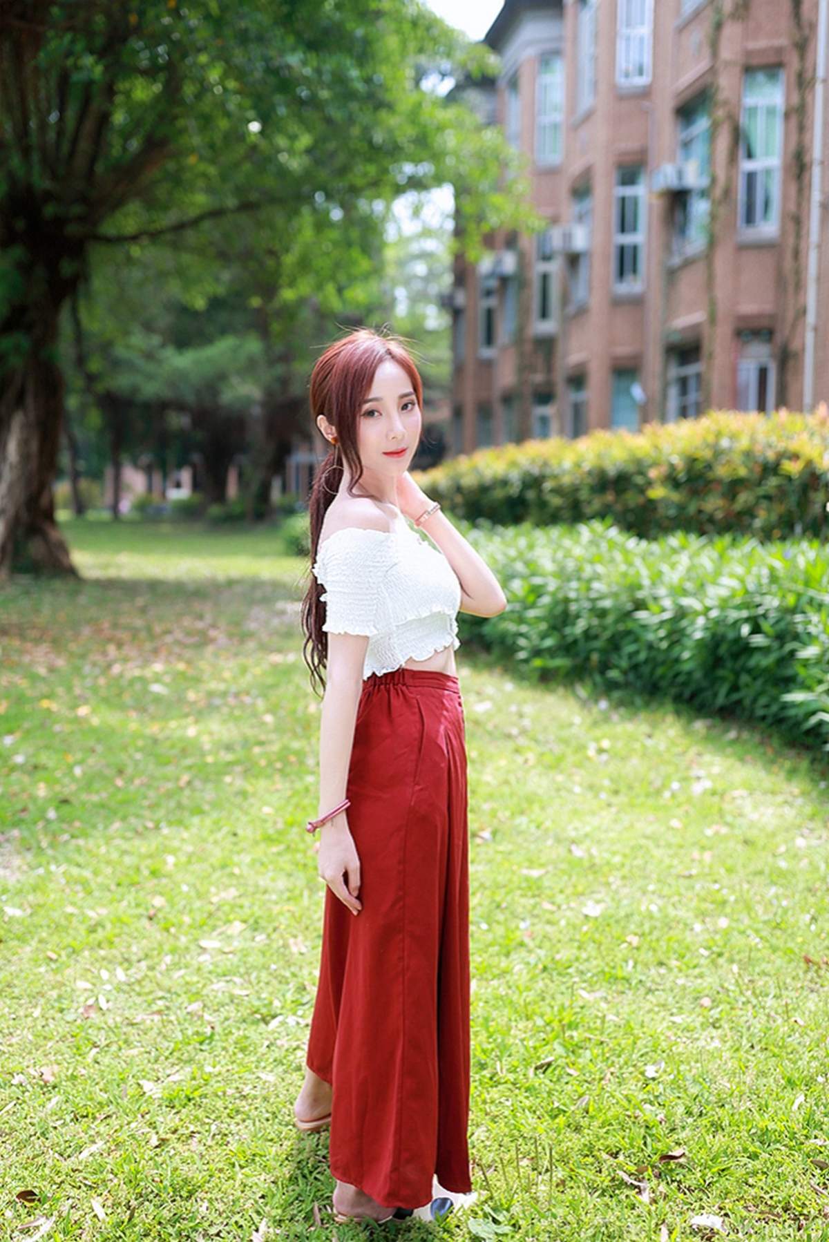 嫩模韩式三点式半遮半掩Lynne雨玄台大外拍写真集图片