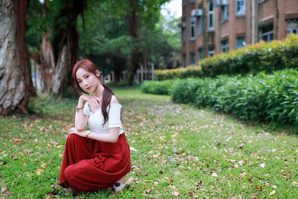 嫩模韩式三点式半遮半掩Lynne雨玄台大外拍写真集图片