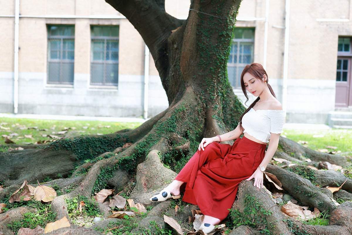嫩模韩式三点式半遮半掩Lynne雨玄台大外拍写真集图片