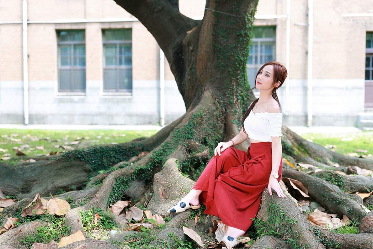 嫩模韩式三点式半遮半掩Lynne雨玄台大外拍写真集图片