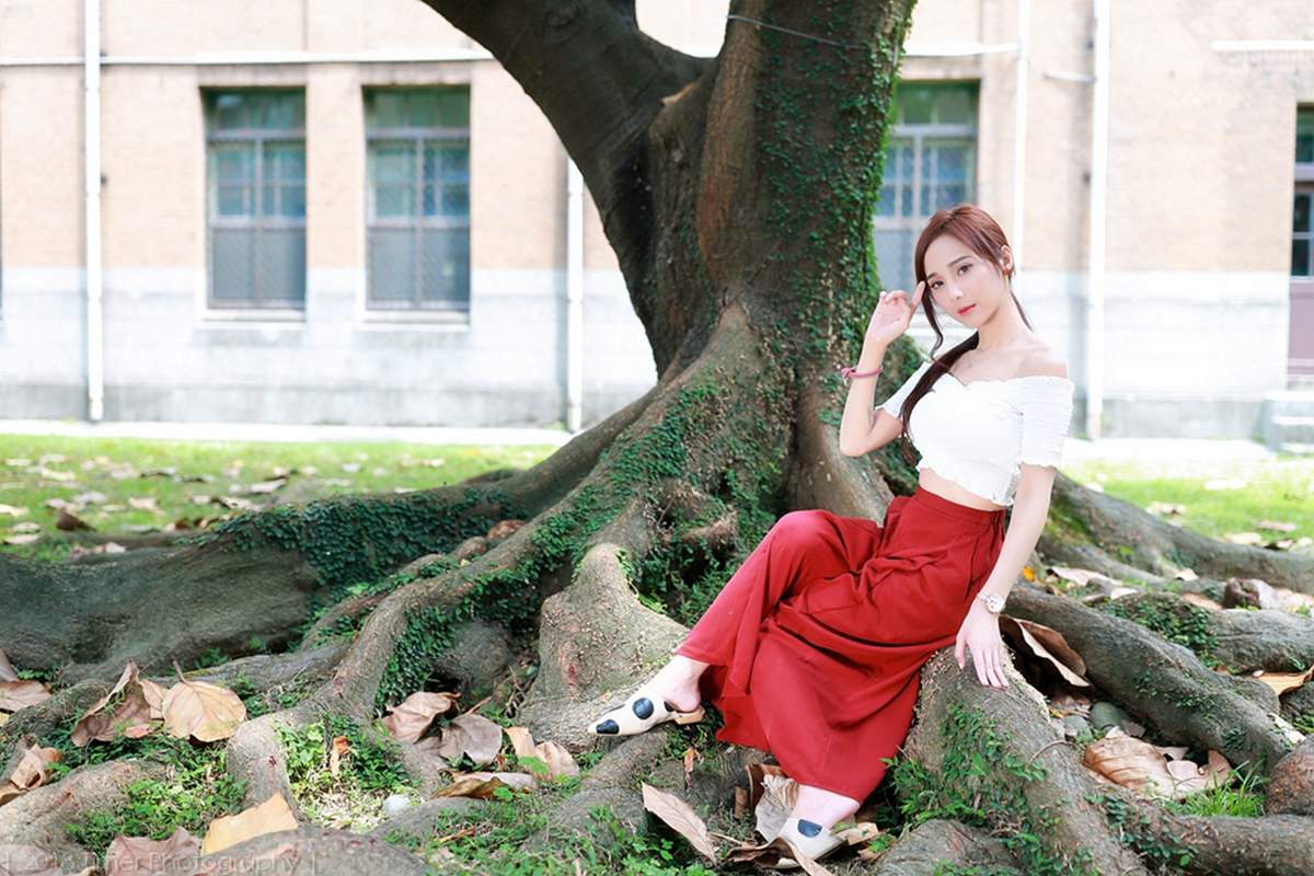 嫩模韩式三点式半遮半掩Lynne雨玄台大外拍写真集图片