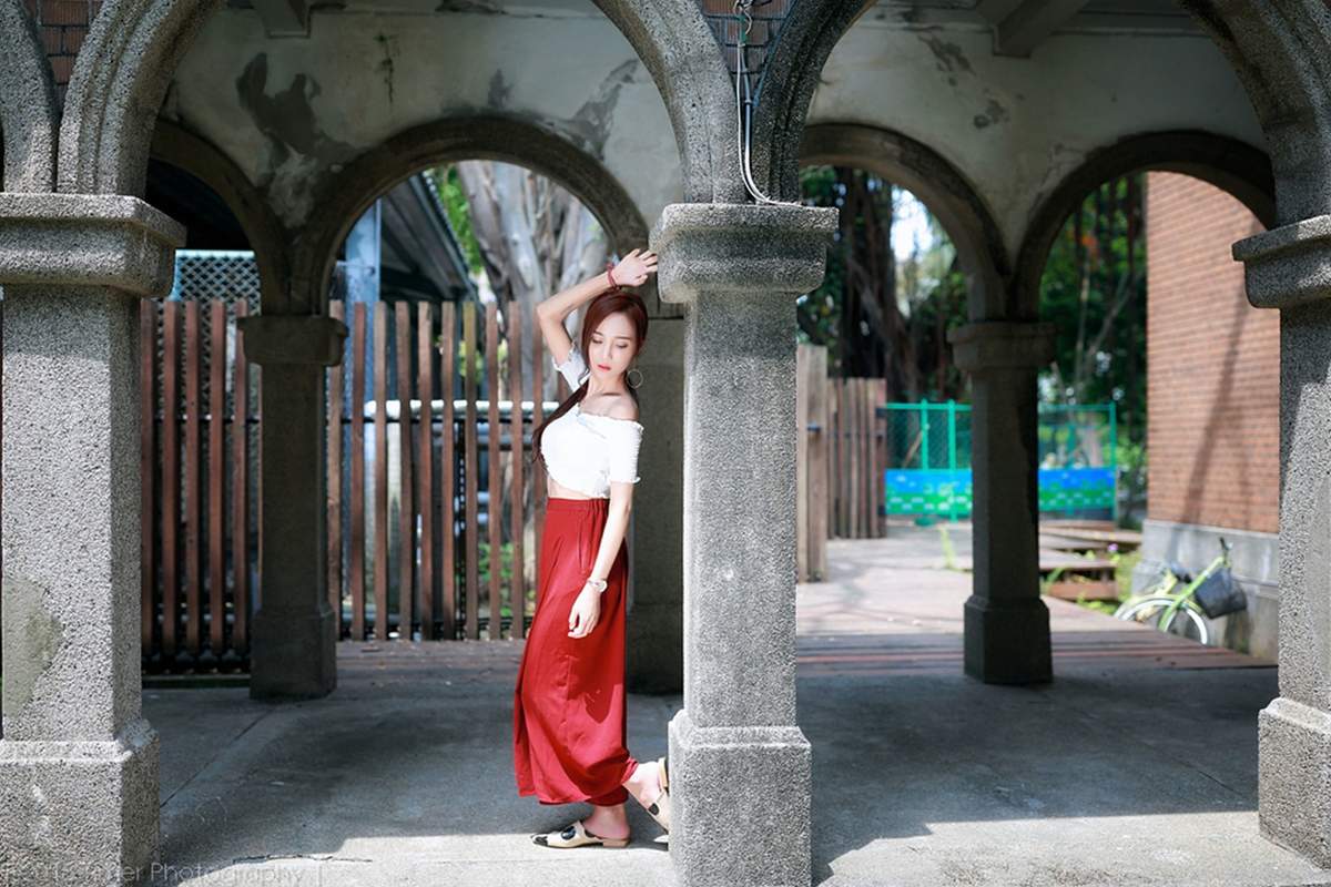 嫩模韩式三点式半遮半掩Lynne雨玄台大外拍写真集图片