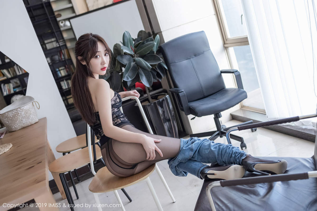 亚洲8090模特网小九月性感秘书OL高清妹子写真集图片