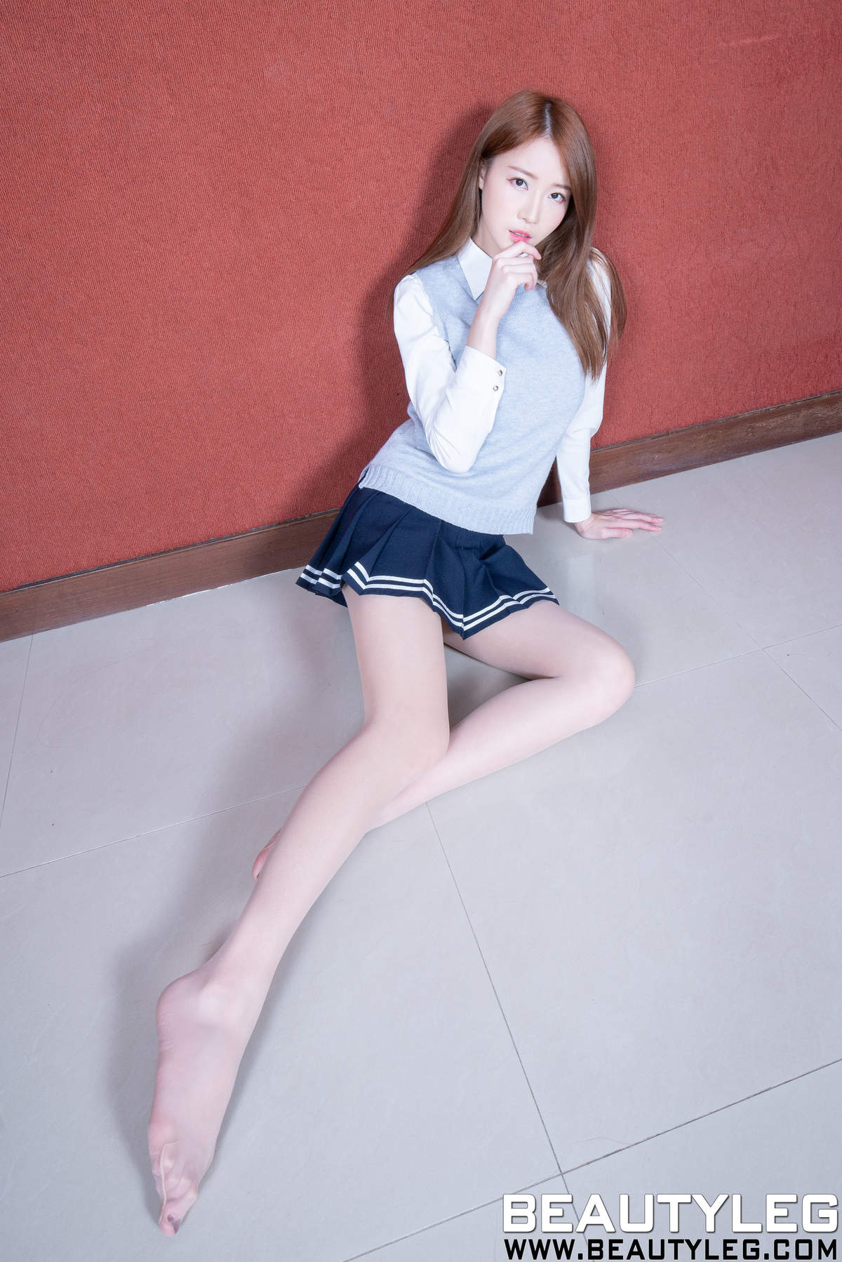 极品美腿Lia杨思原-黑丝包臀OL写真集图片