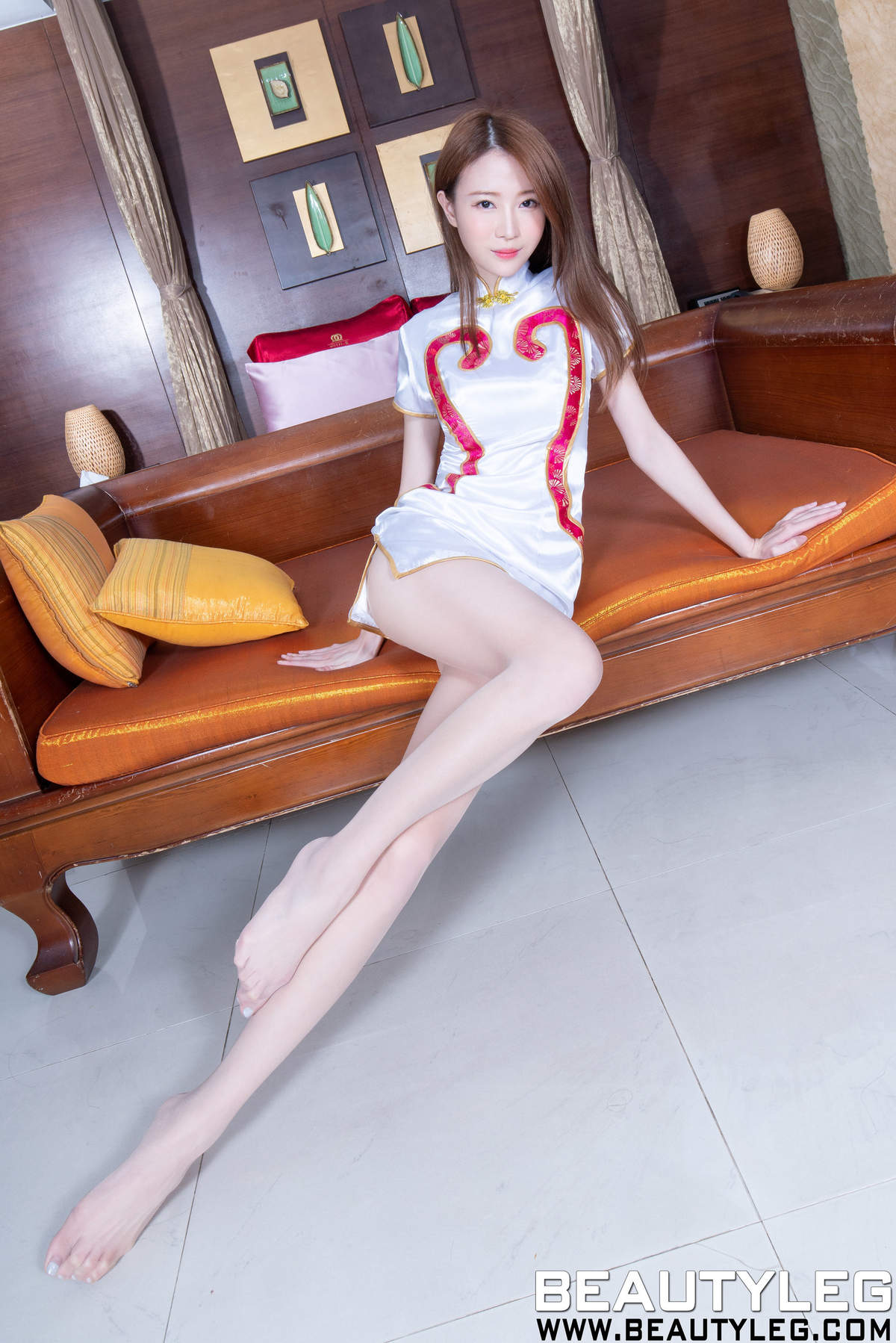 极品美腿Lia杨思原-黑丝包臀OL写真集图片