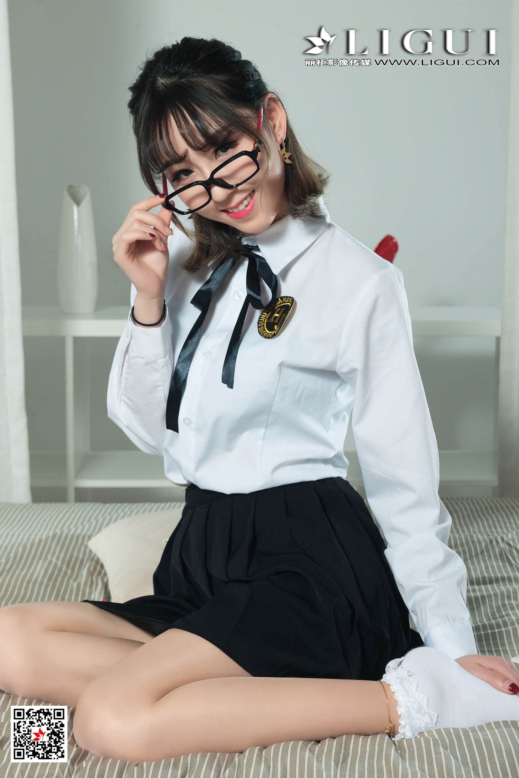 亚洲最美女人鱼妹短筒袜玉足网络丽人高清妹子写真集图片