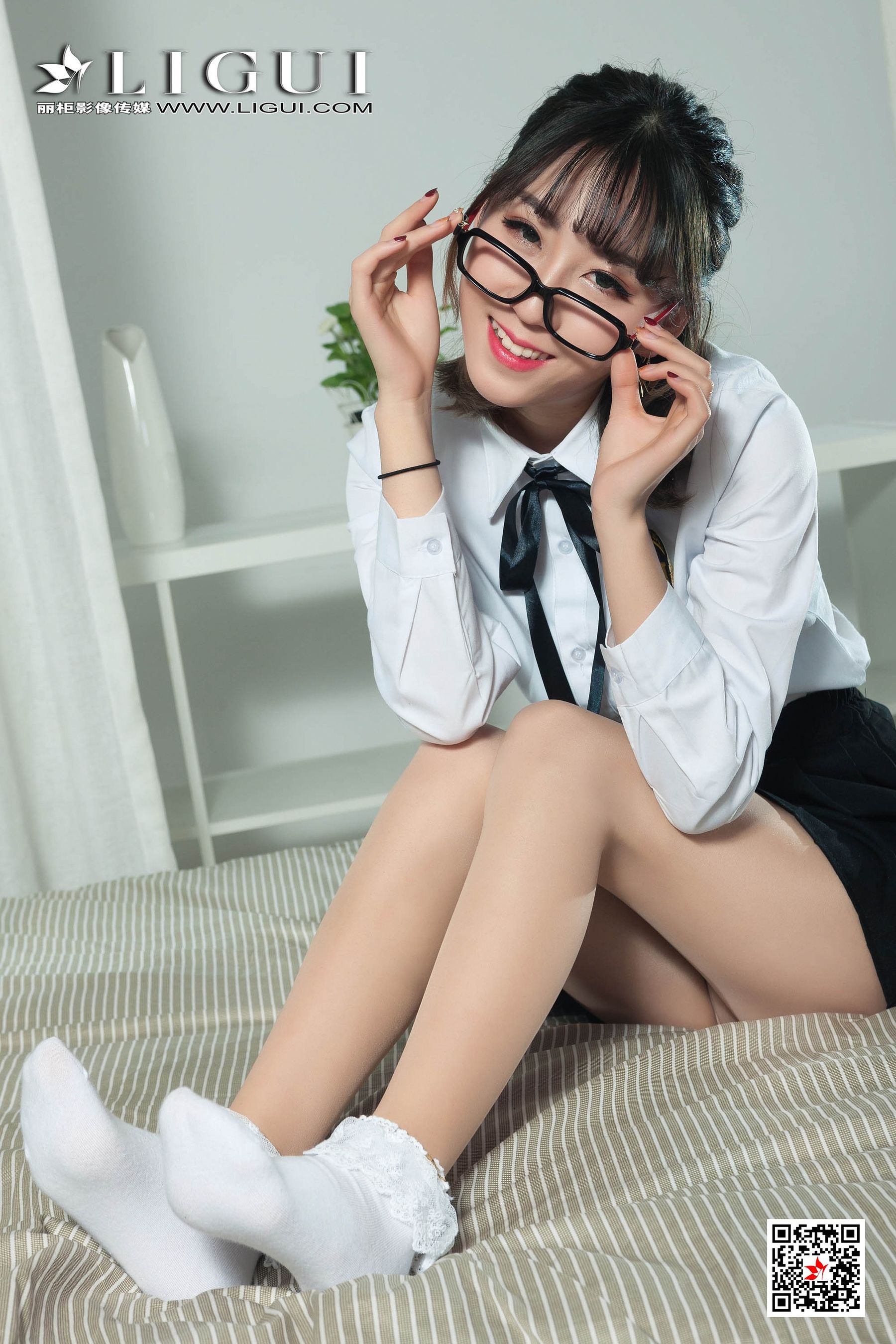 丽柜鱼妹图片