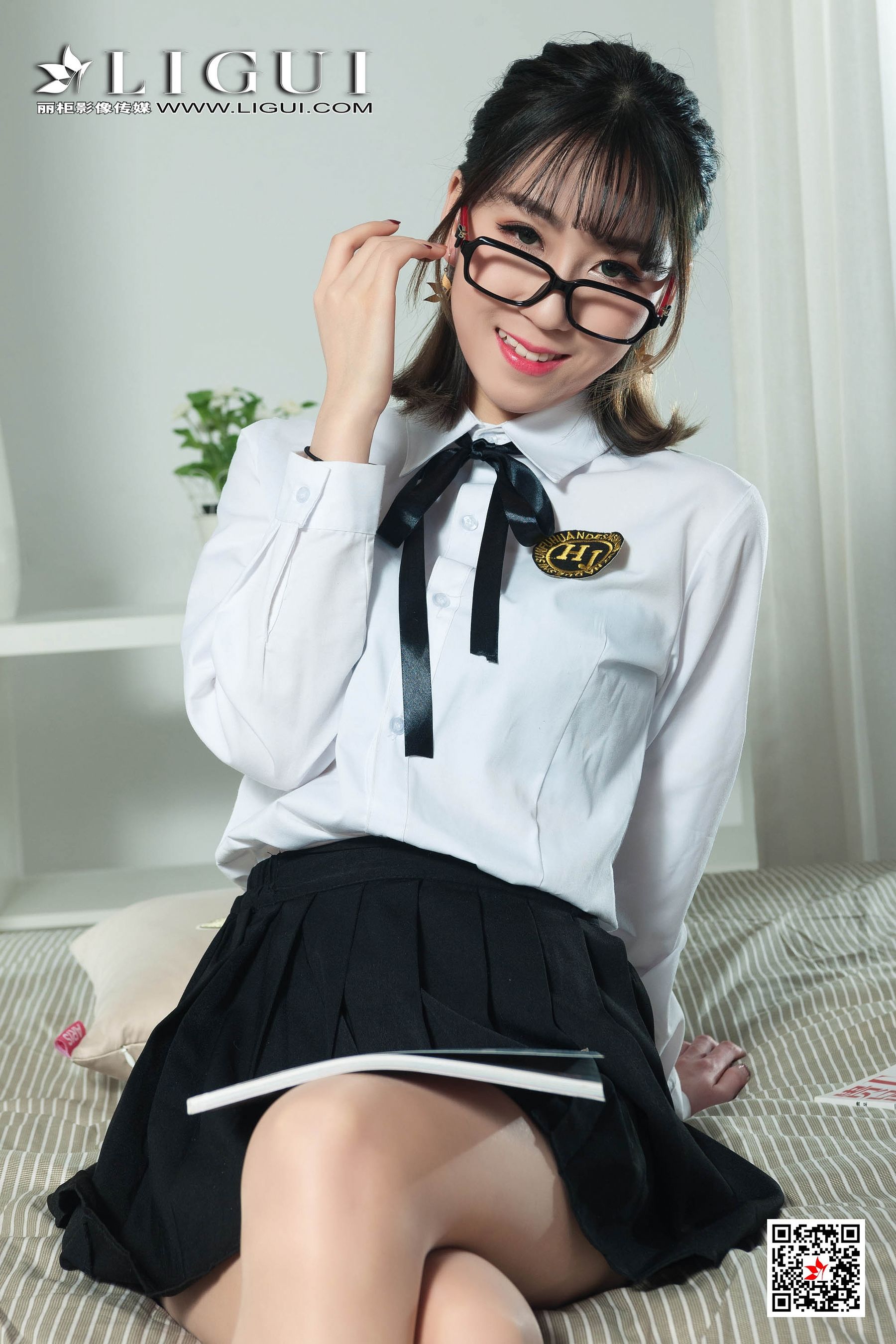 丽柜鱼妹图片