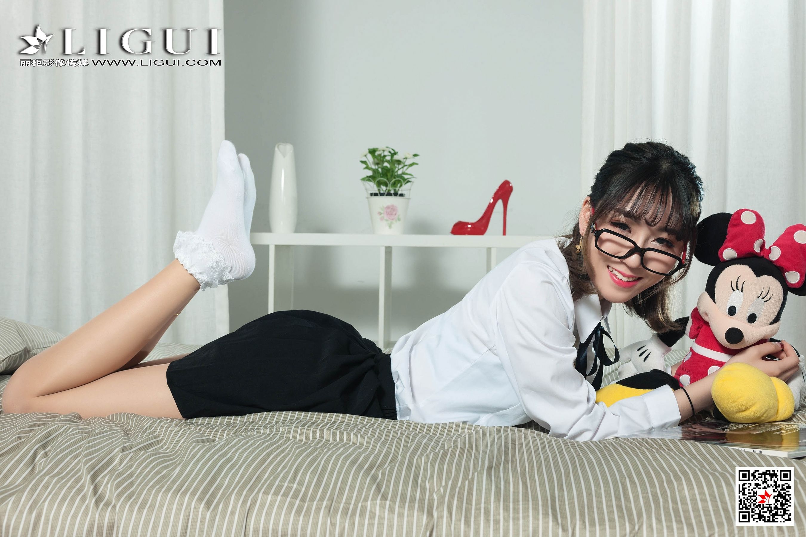 丽柜鱼妹图片