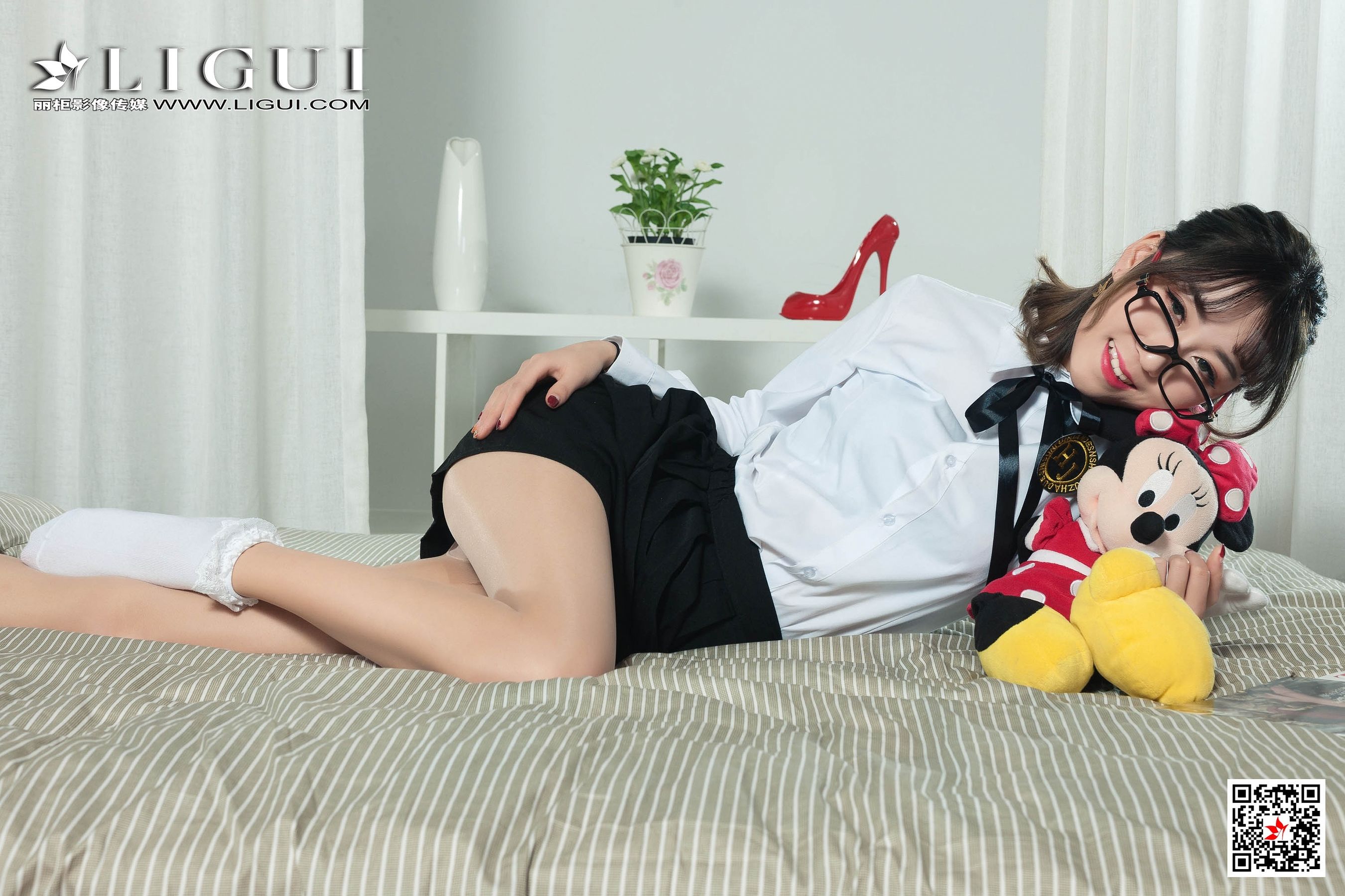 亚洲最美女人鱼妹短筒袜玉足网络丽人高清妹子写真集图片