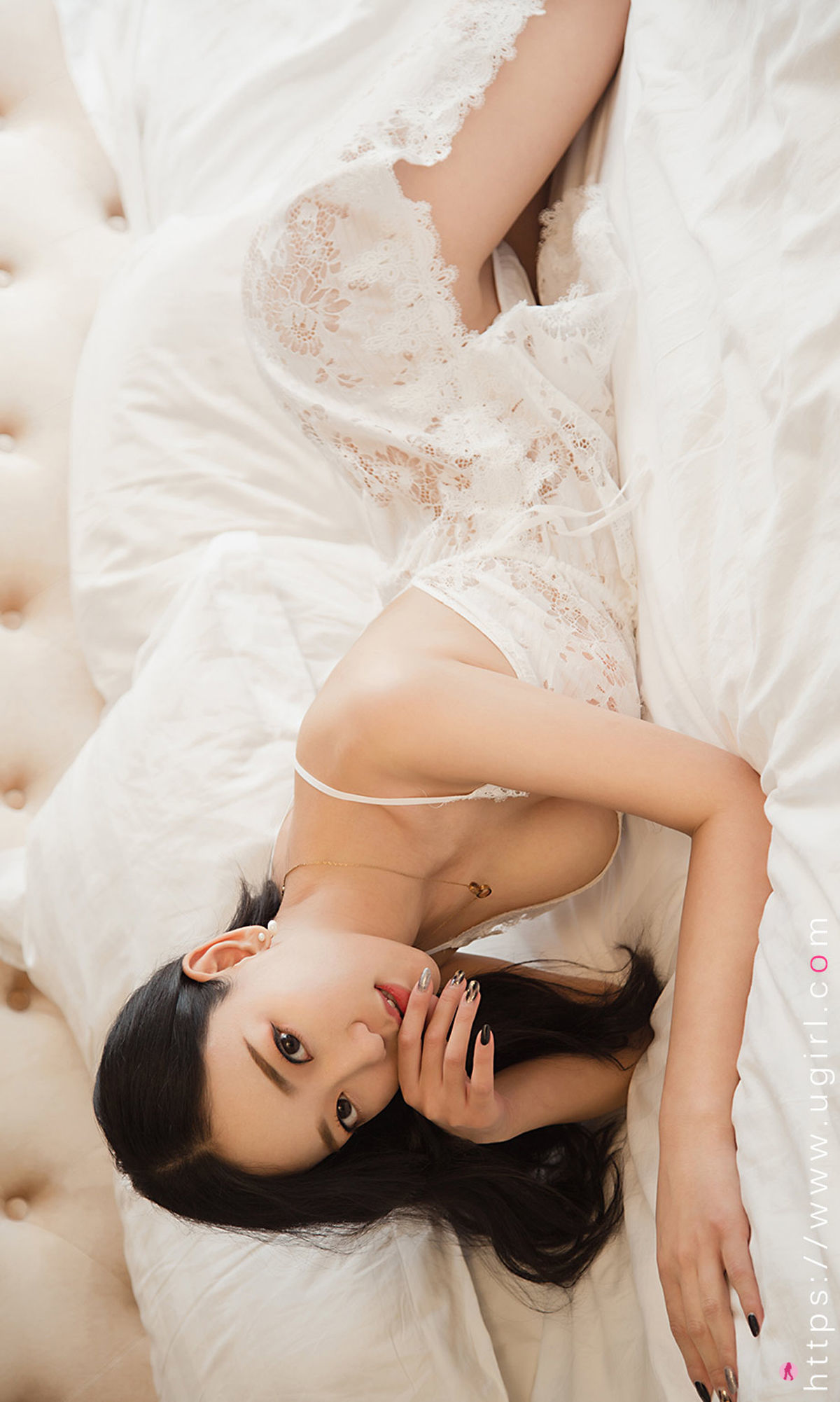 内地90后平面模特桃香子-浅蓝色绸缎吊裙轻裹婀娜身躯高清壁纸图片图片