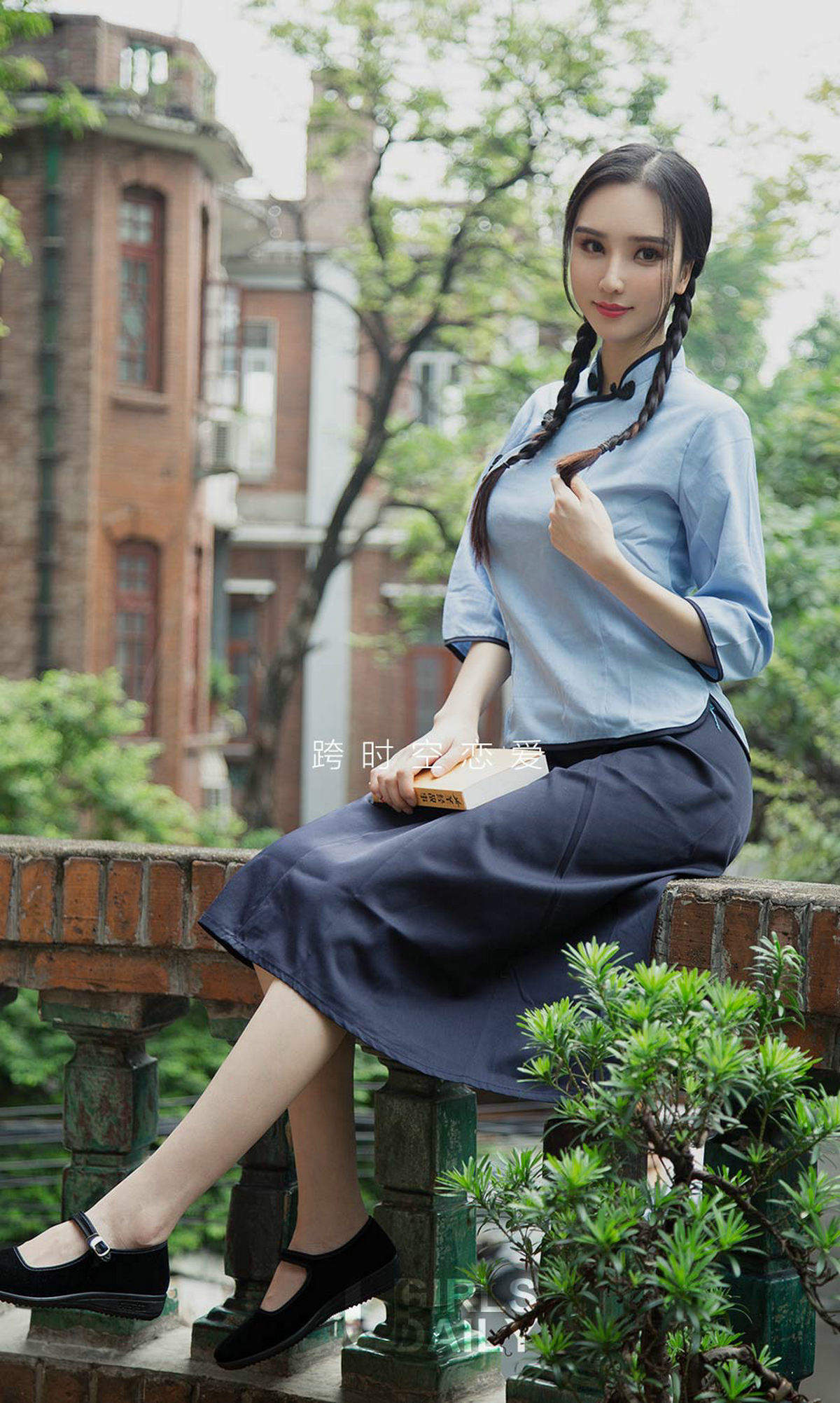 香港嫩模气质女神陈诗雯肩带滑落露美乳翘臀长腿美女高清写真图片图片