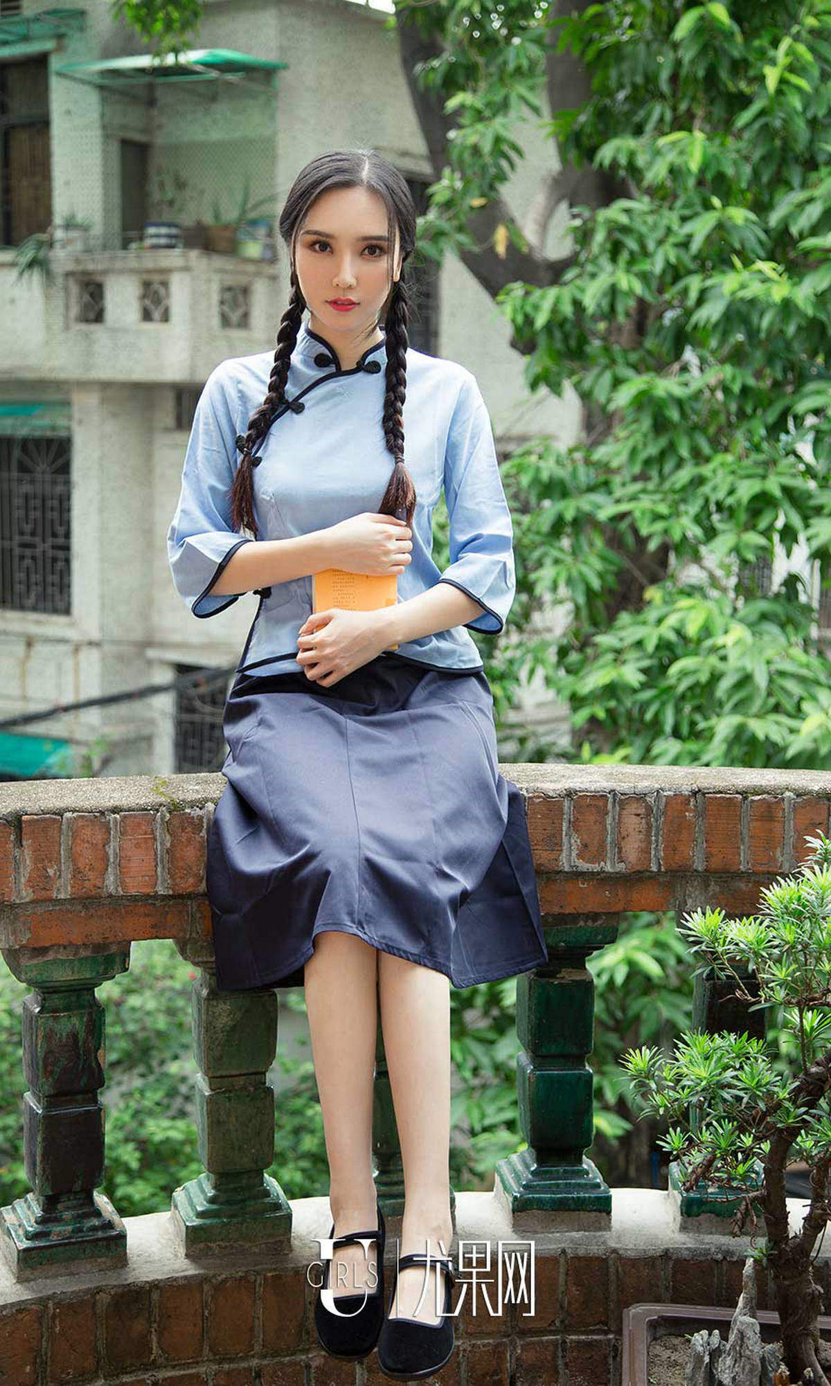 香港嫩模气质女神陈诗雯肩带滑落露美乳翘臀长腿美女高清写真图片图片