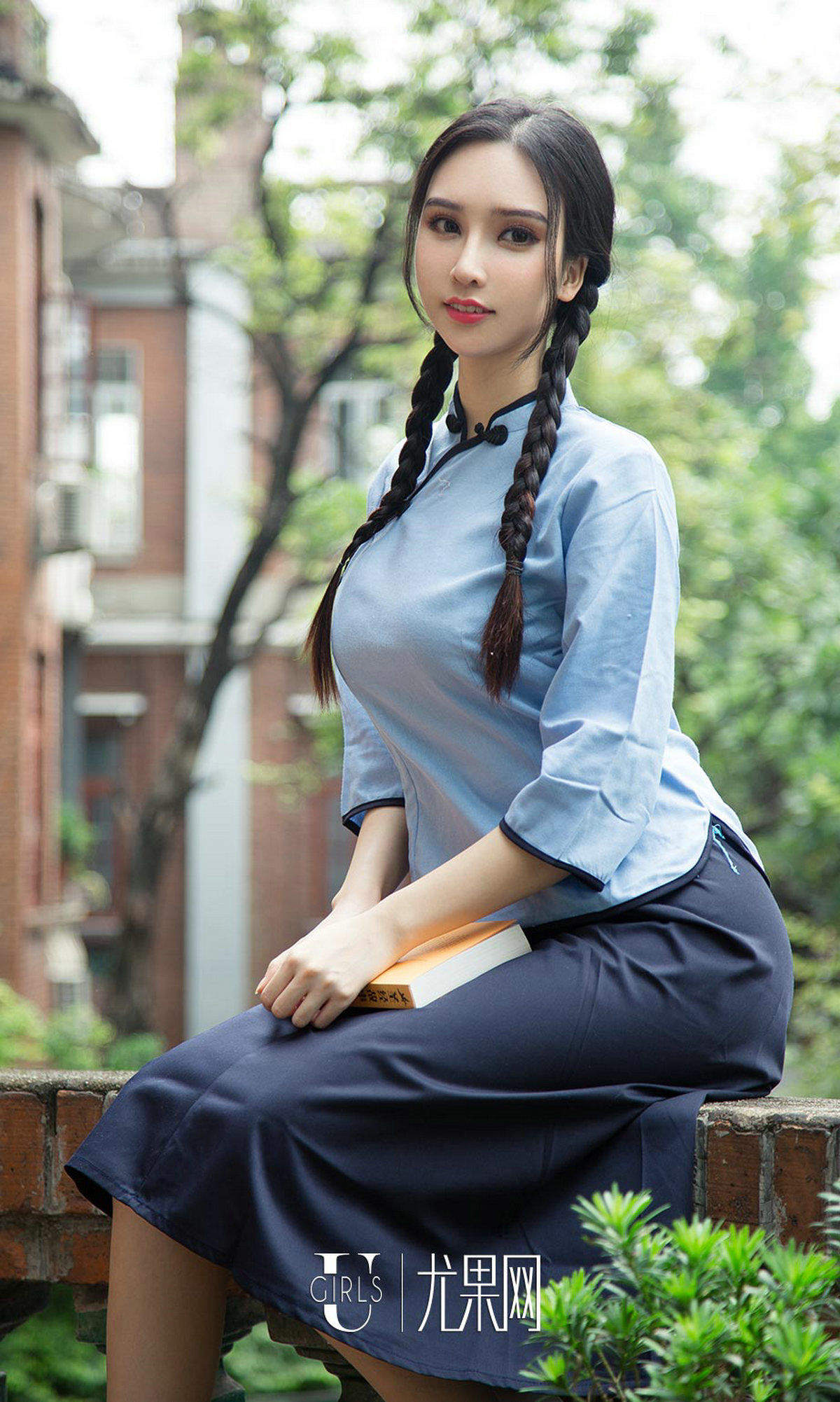 香港嫩模气质女神陈诗雯肩带滑落露美乳翘臀长腿美女高清写真图片图片