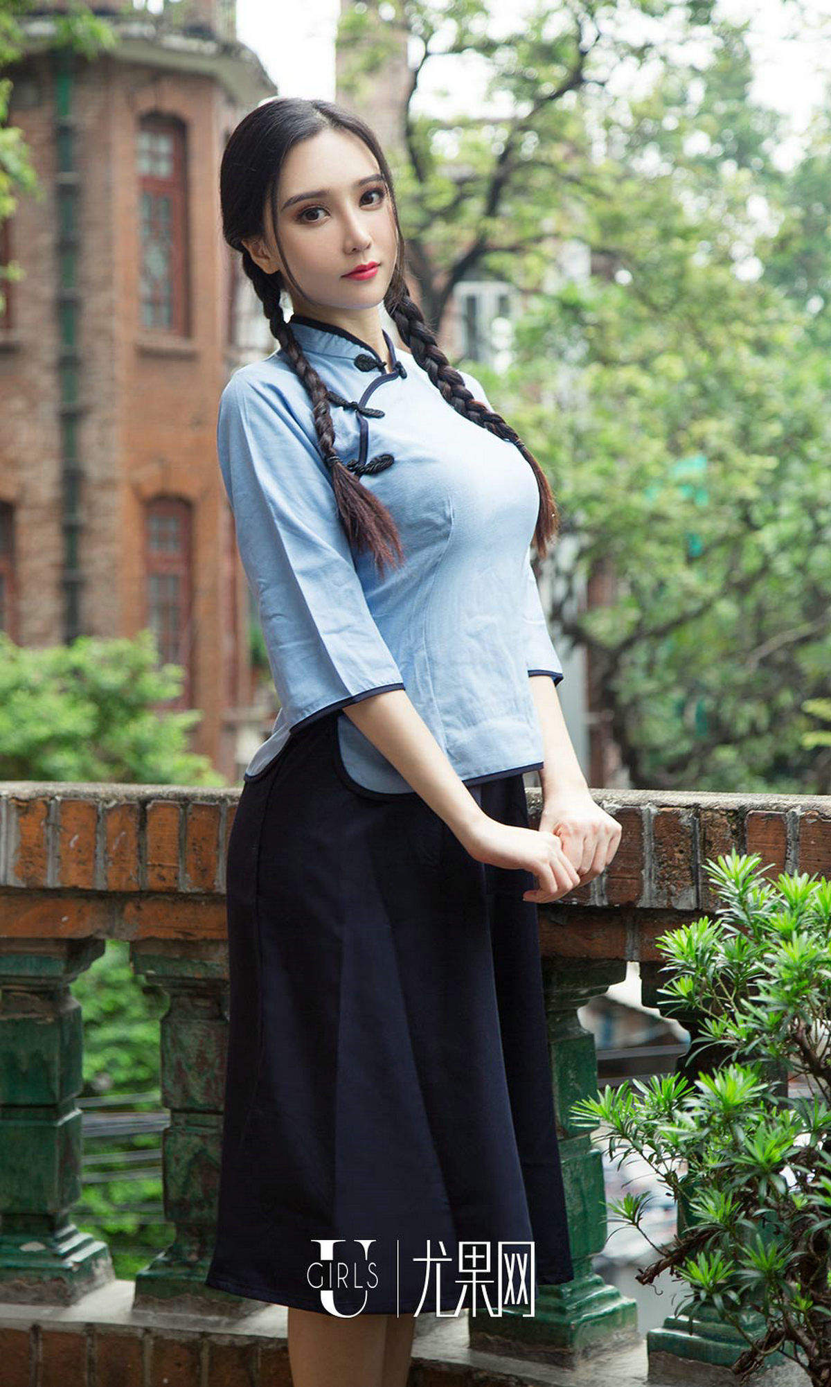 香港嫩模气质女神陈诗雯肩带滑落露美乳翘臀长腿美女高清写真图片图片
