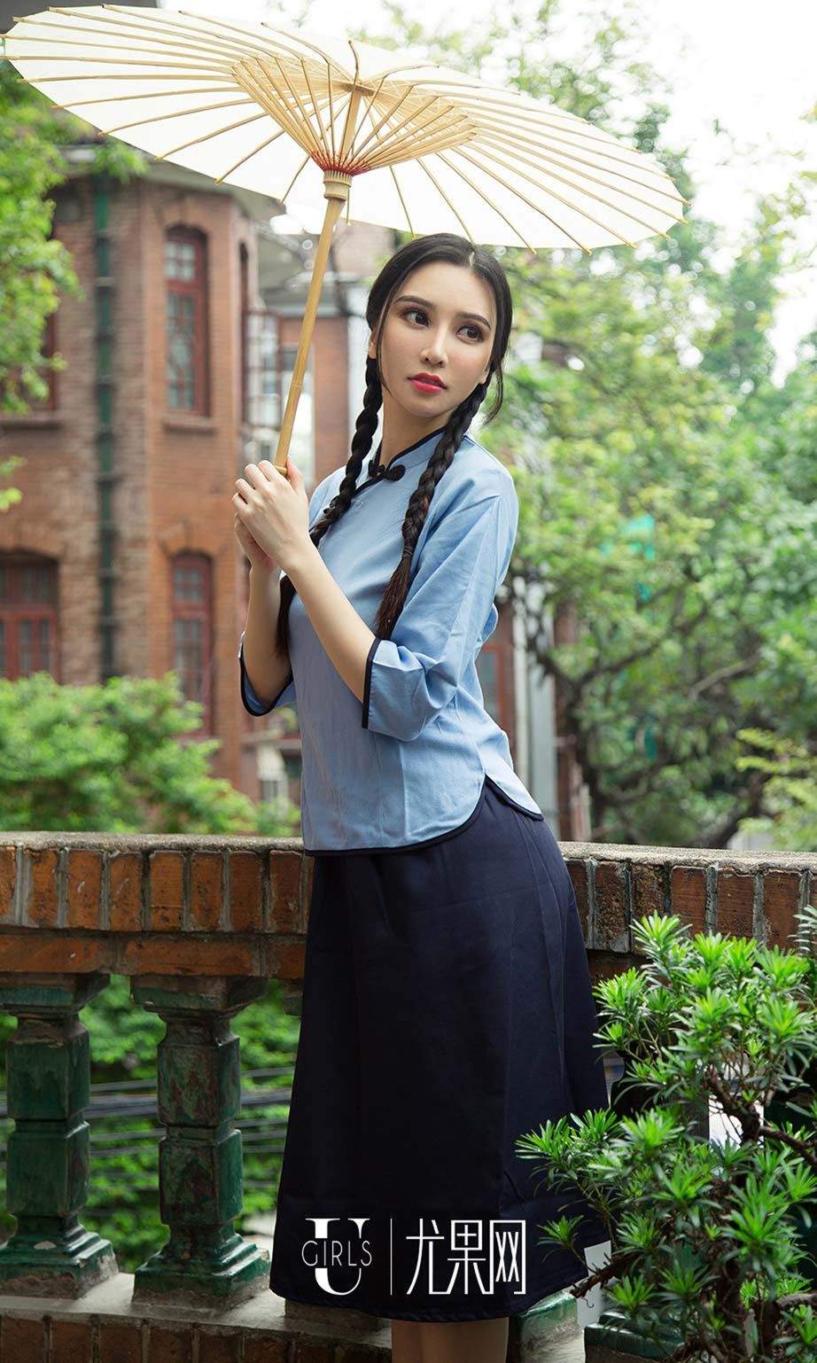 香港嫩模气质女神陈诗雯肩带滑落露美乳翘臀长腿美女高清写真图片图片