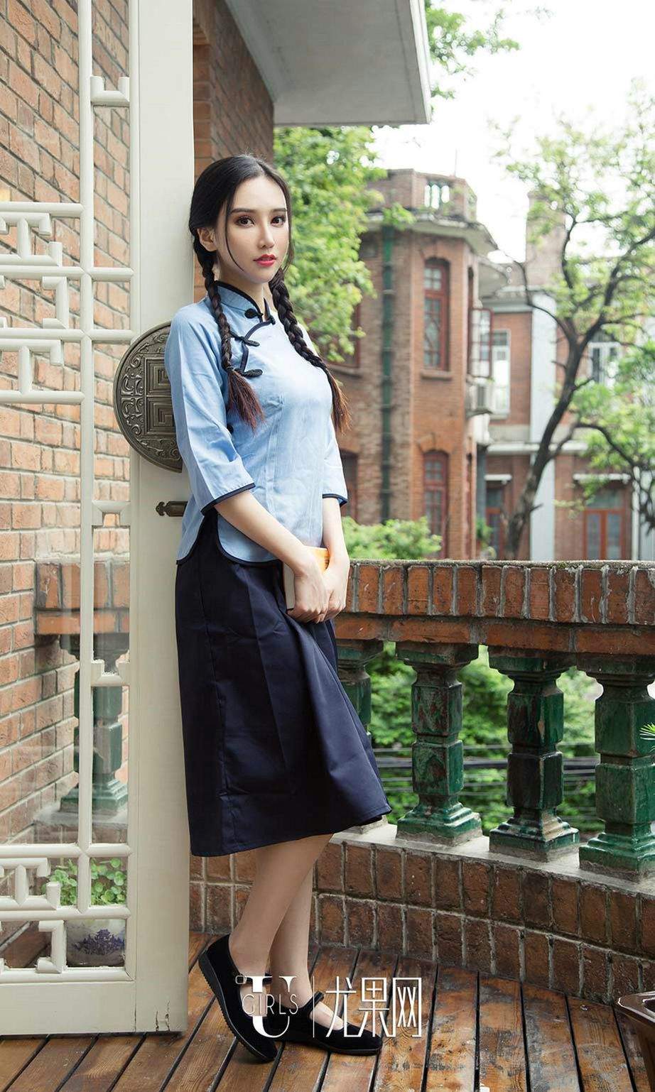 香港嫩模气质女神陈诗雯肩带滑落露美乳翘臀长腿美女高清写真图片图片