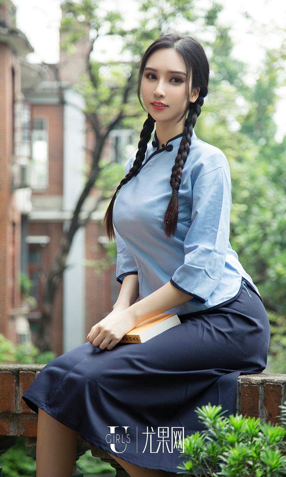 香港嫩模气质女神陈诗雯肩带滑落露美乳翘臀长腿美女高清写真图片图片