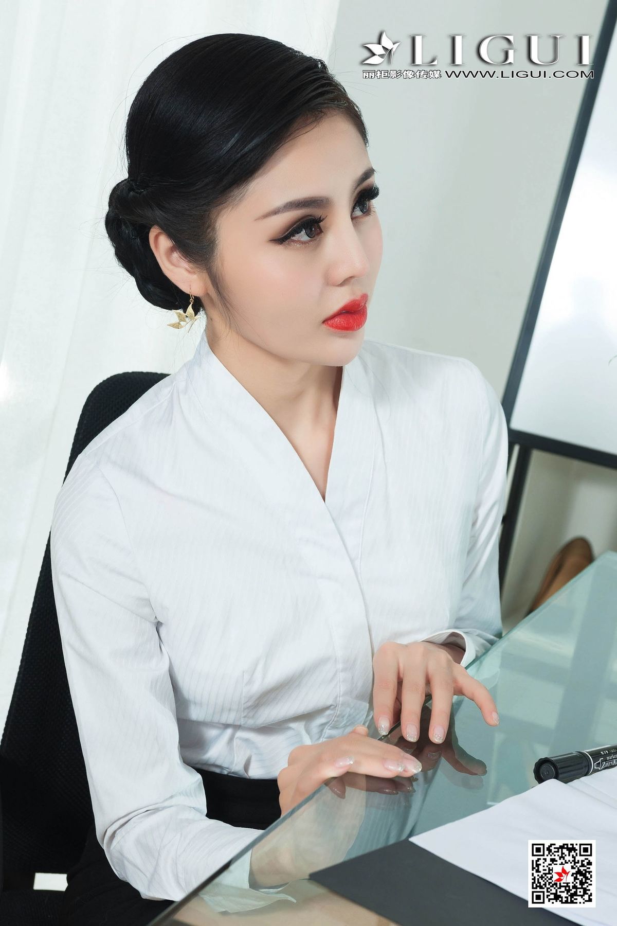 亚洲妹妹内衣腿模兔子女仆绳艺网络丽人写真集图片