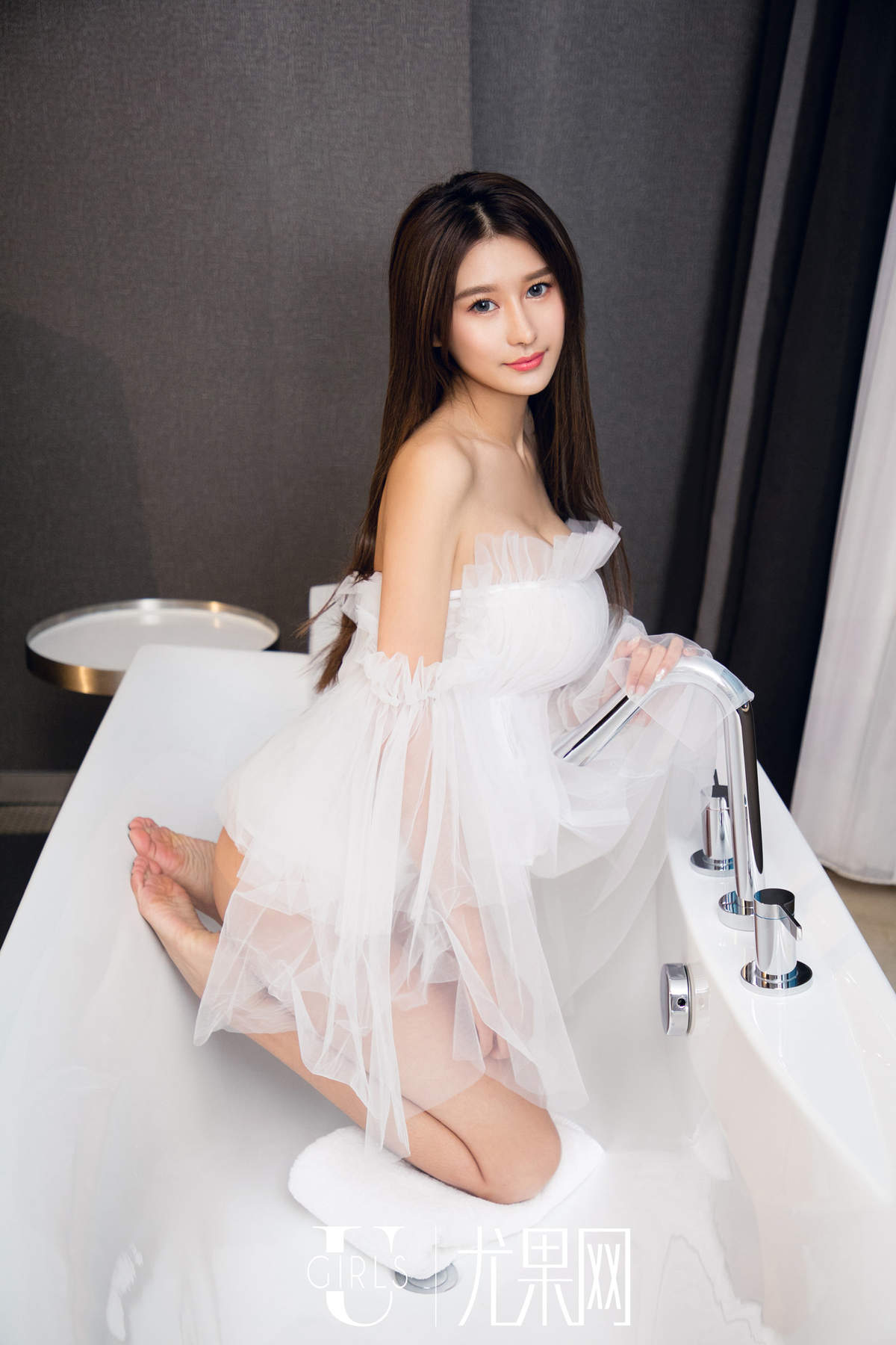 亚洲真人美女欣怡恋爱的自习室高清写真集图片
