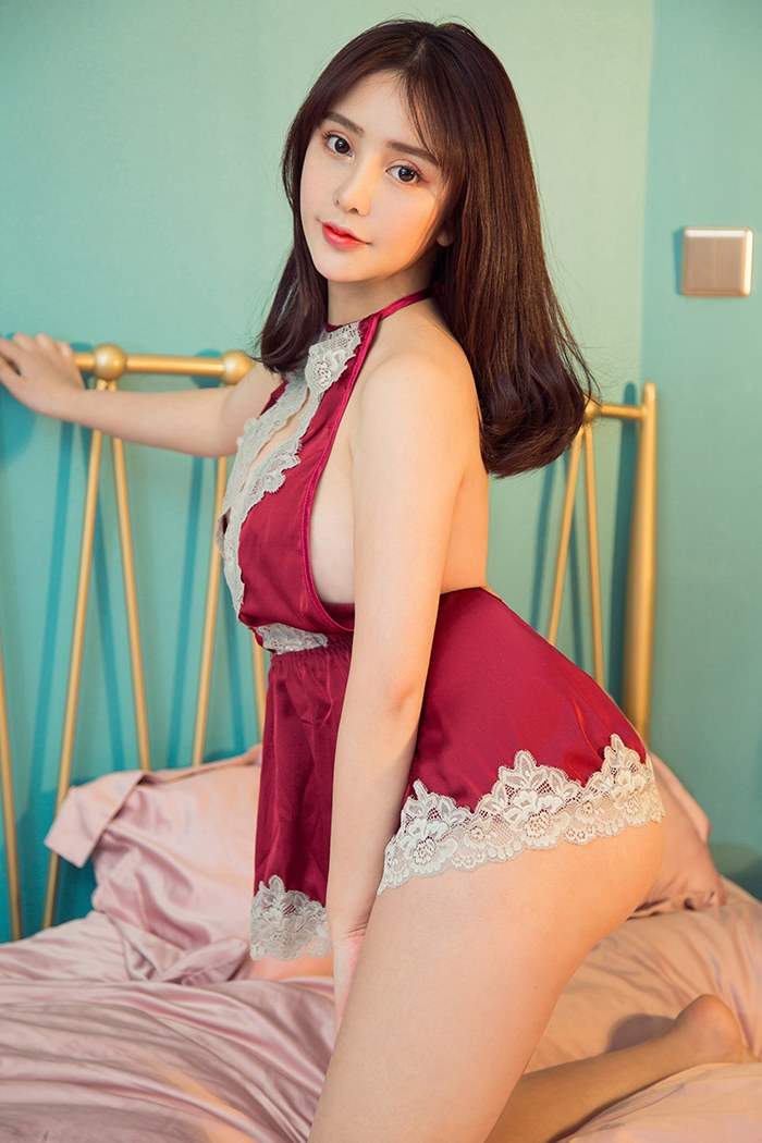 第四房4455丰满美女巨乳甜神小喜展示魔鬼身材西方美女摄影写真图片图片
