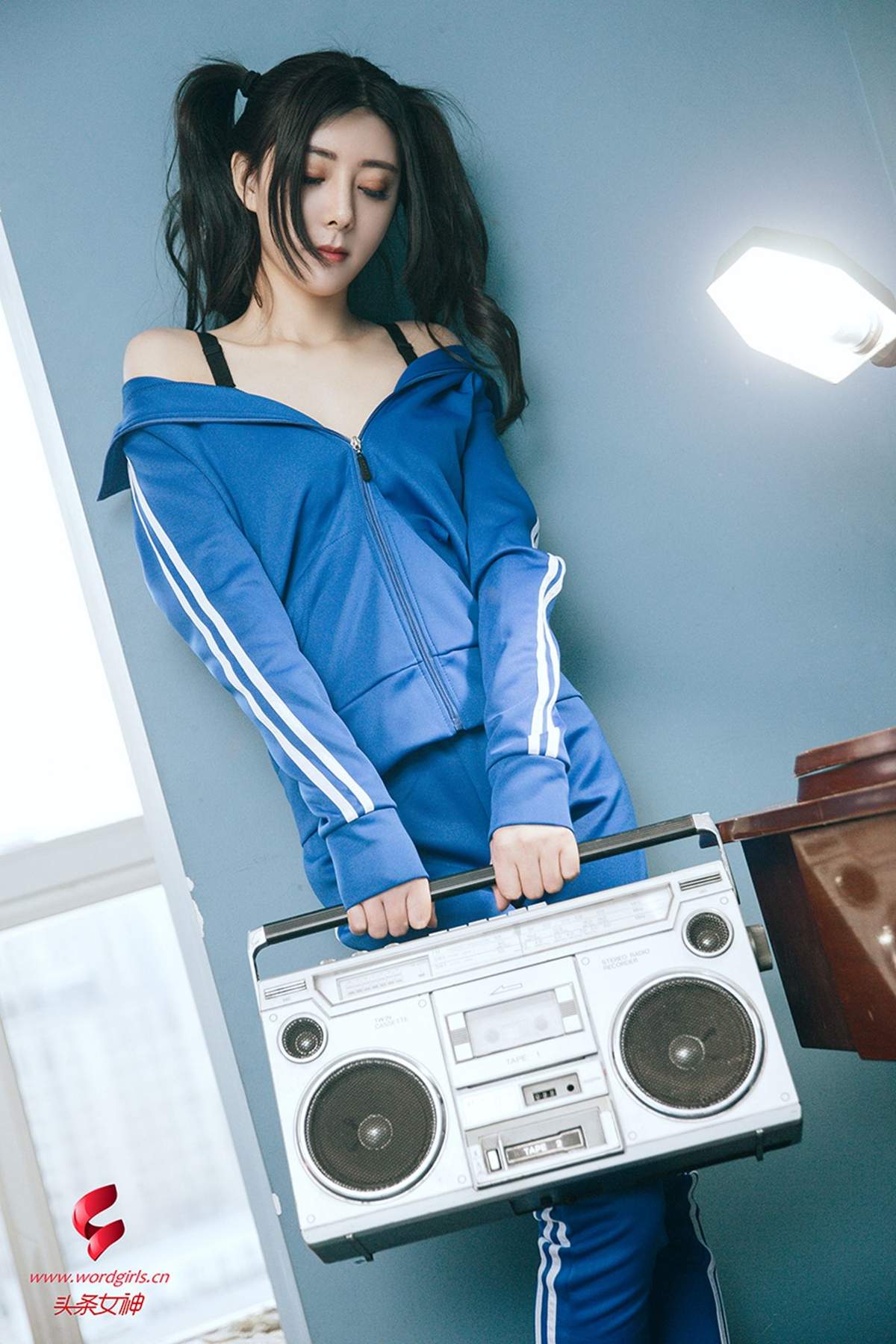 瑜伽美女腿模Xilly健身丝足写真集图片