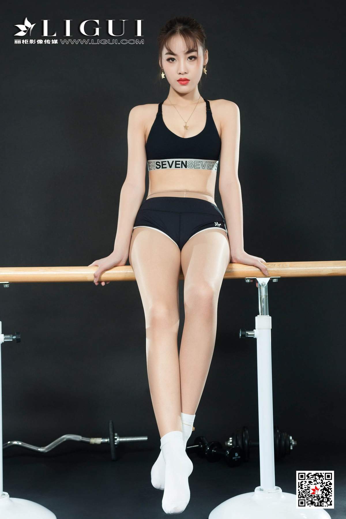 瑜伽美女腿模Xilly健身丝足写真集图片