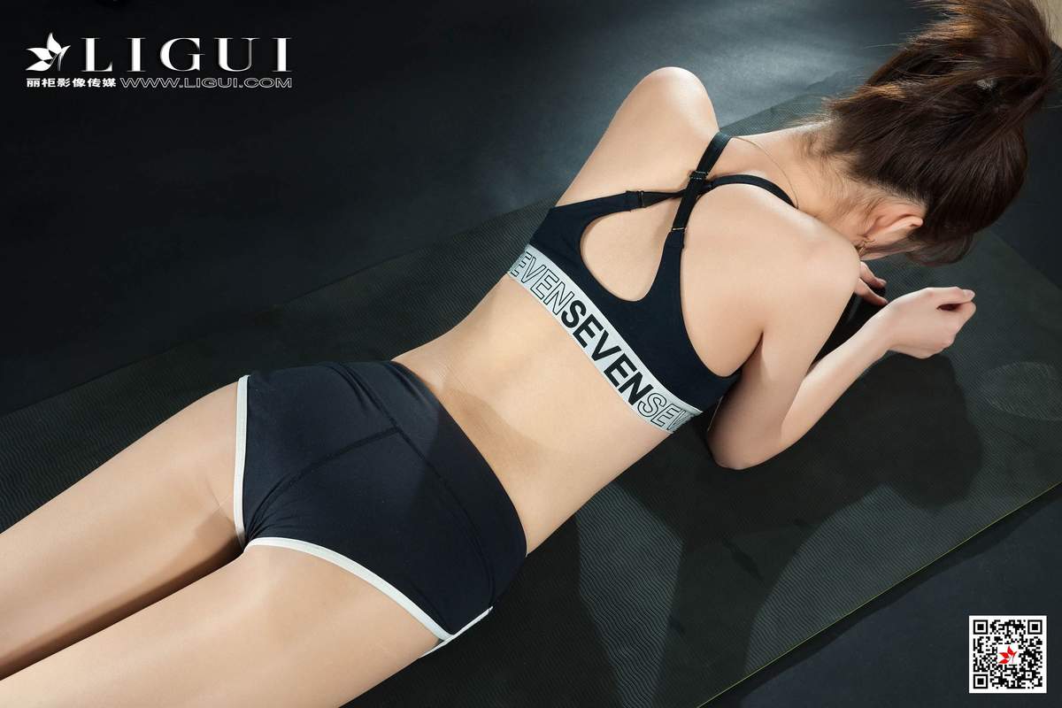 瑜伽美女腿模Xilly健身丝足写真集图片