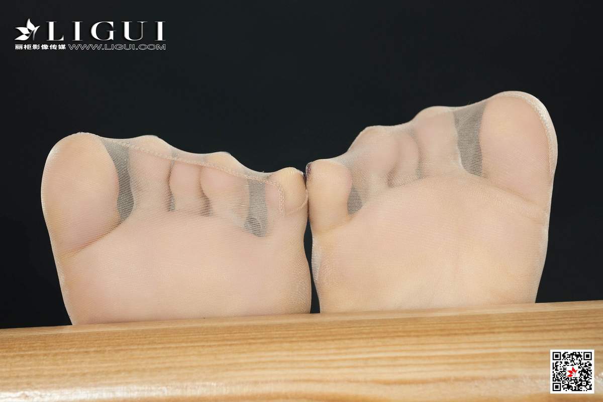 瑜伽美女腿模Xilly健身丝足写真集图片