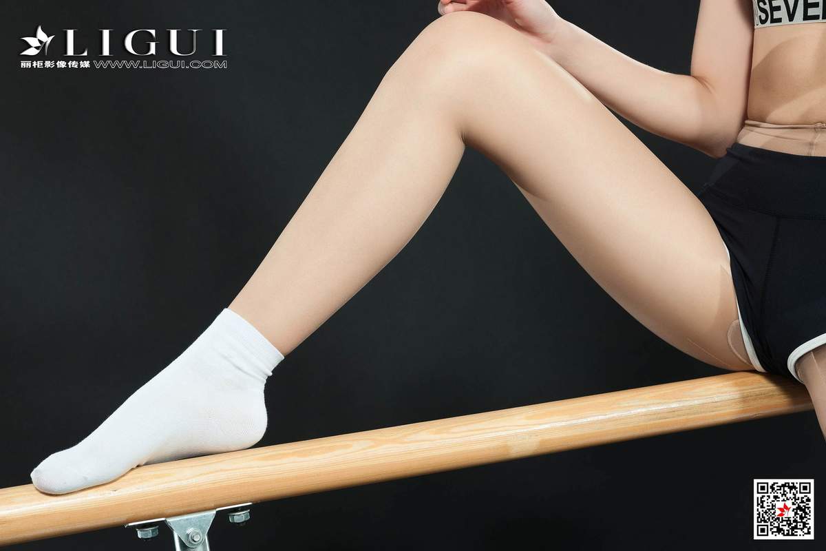 瑜伽美女腿模Xilly健身丝足写真集图片