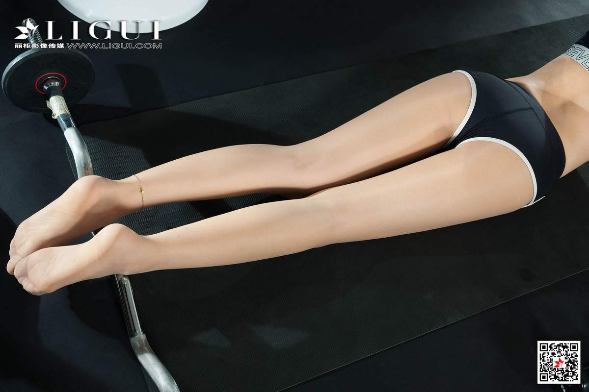 瑜伽美女腿模Xilly健身丝足写真集图片