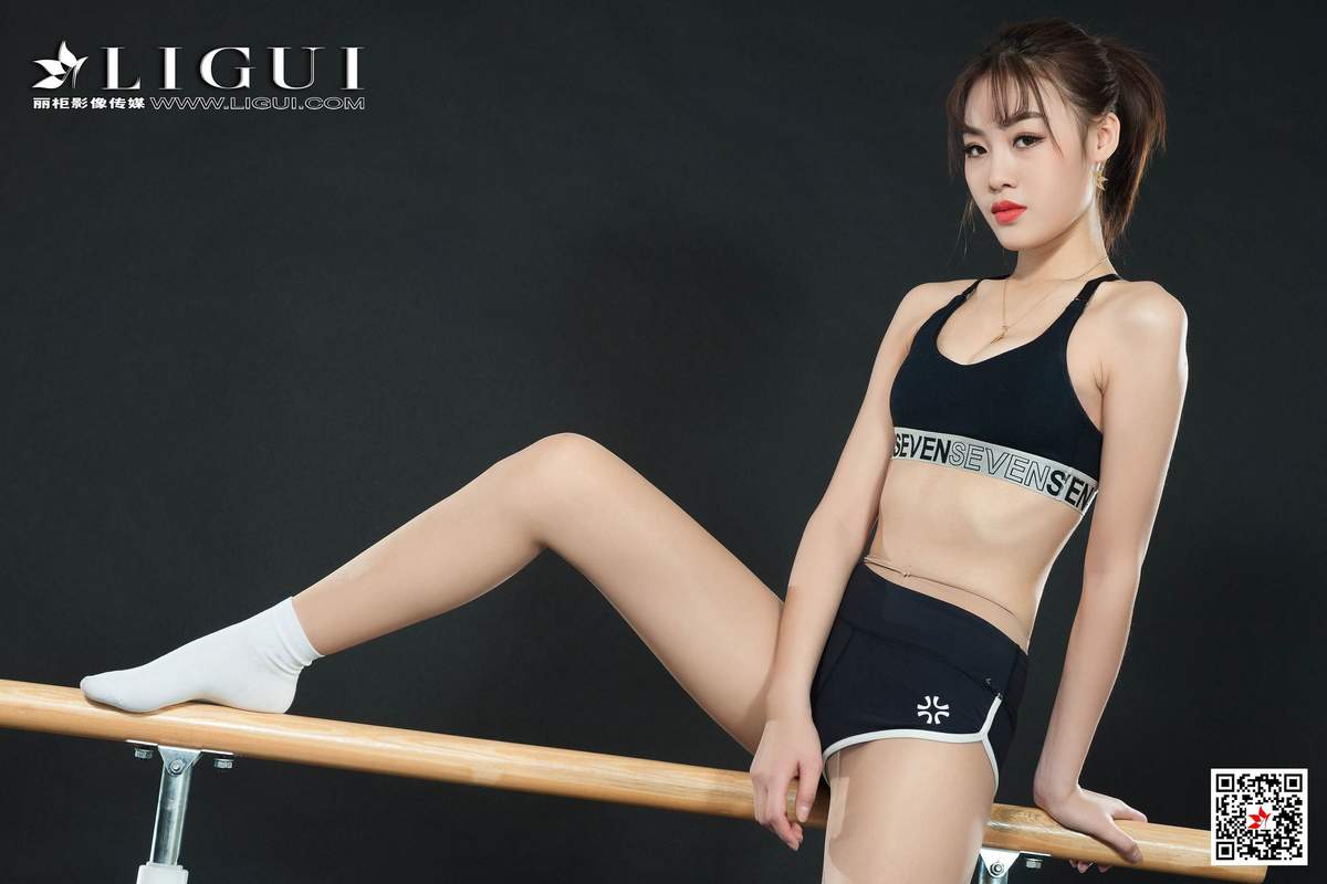 瑜伽美女腿模Xilly健身丝足写真集图片