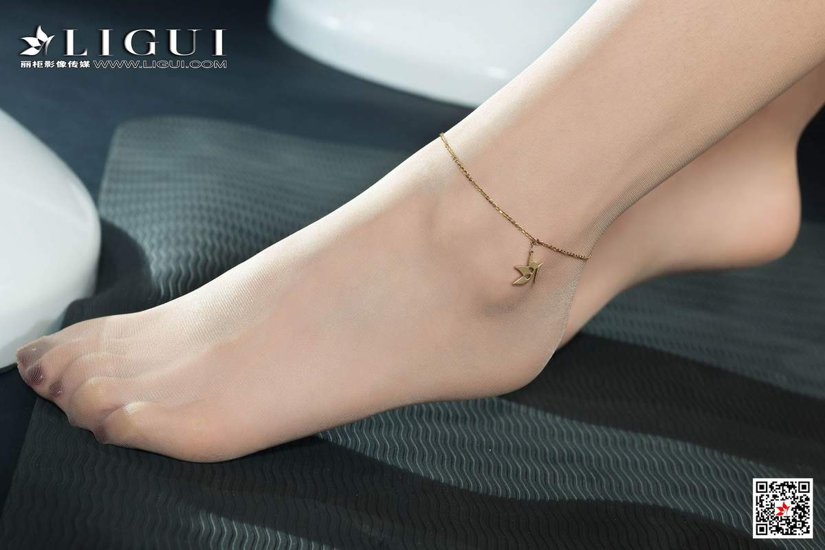 瑜伽美女腿模Xilly健身丝足写真集图片