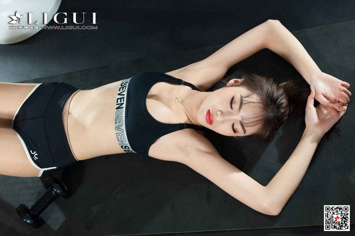 瑜伽美女腿模Xilly健身丝足写真集图片