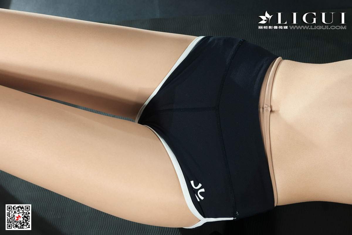 瑜伽美女腿模Xilly健身丝足写真集图片