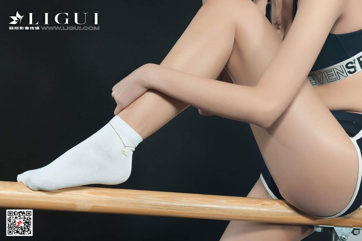 瑜伽美女腿模Xilly健身丝足写真集图片
