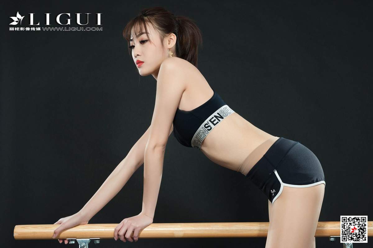 瑜伽美女腿模Xilly健身丝足写真集图片