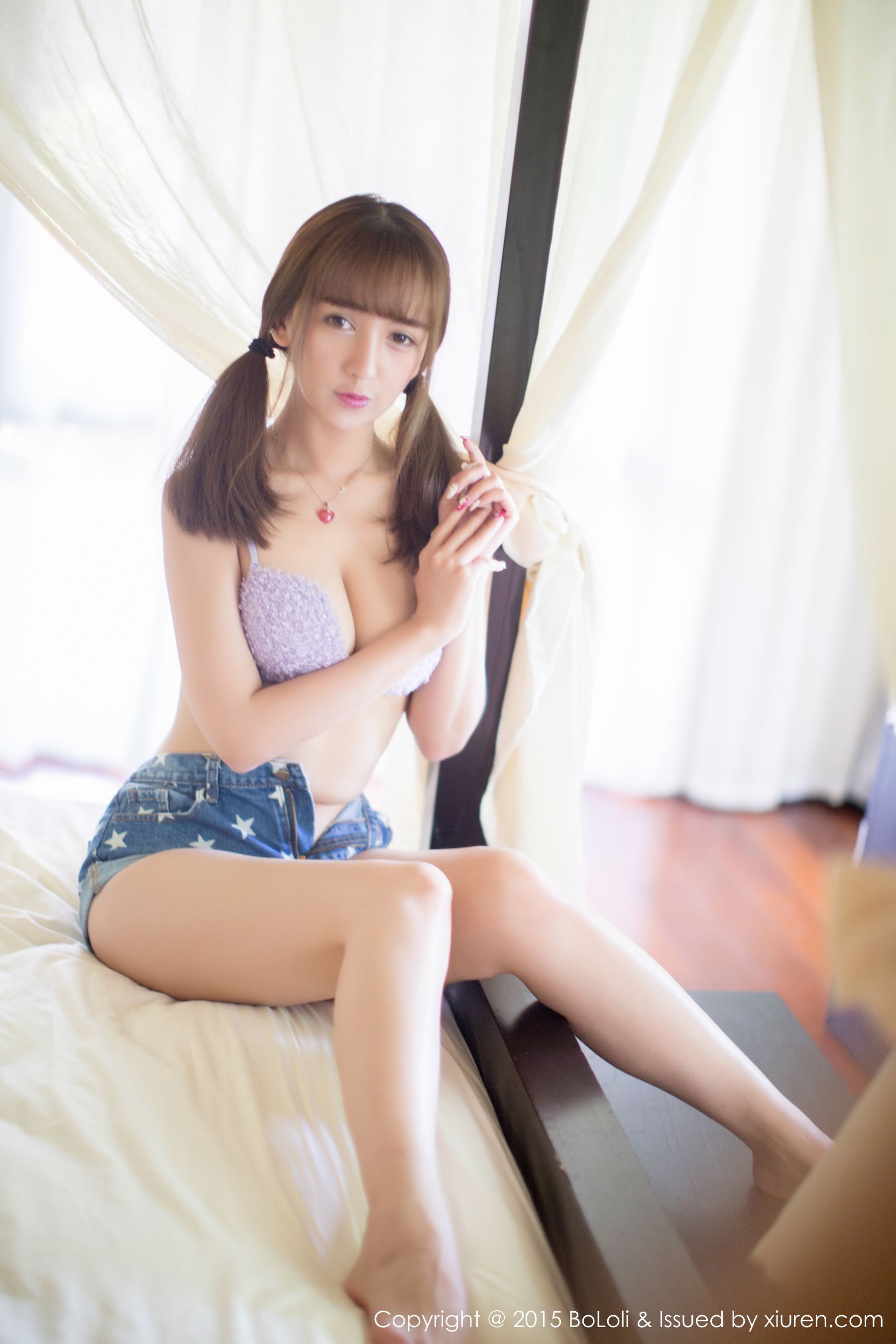 热裤美女图片