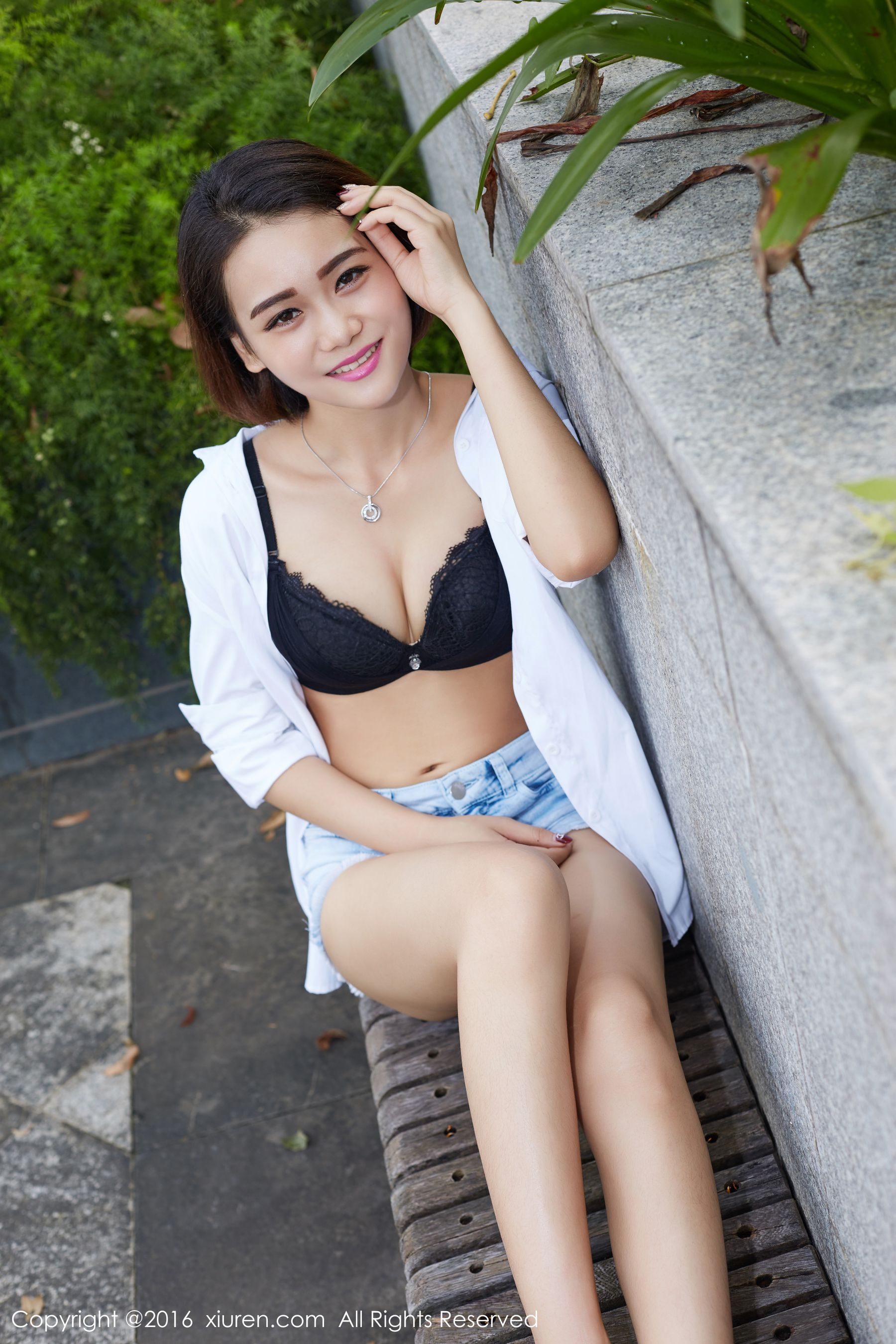 热裤美女图片