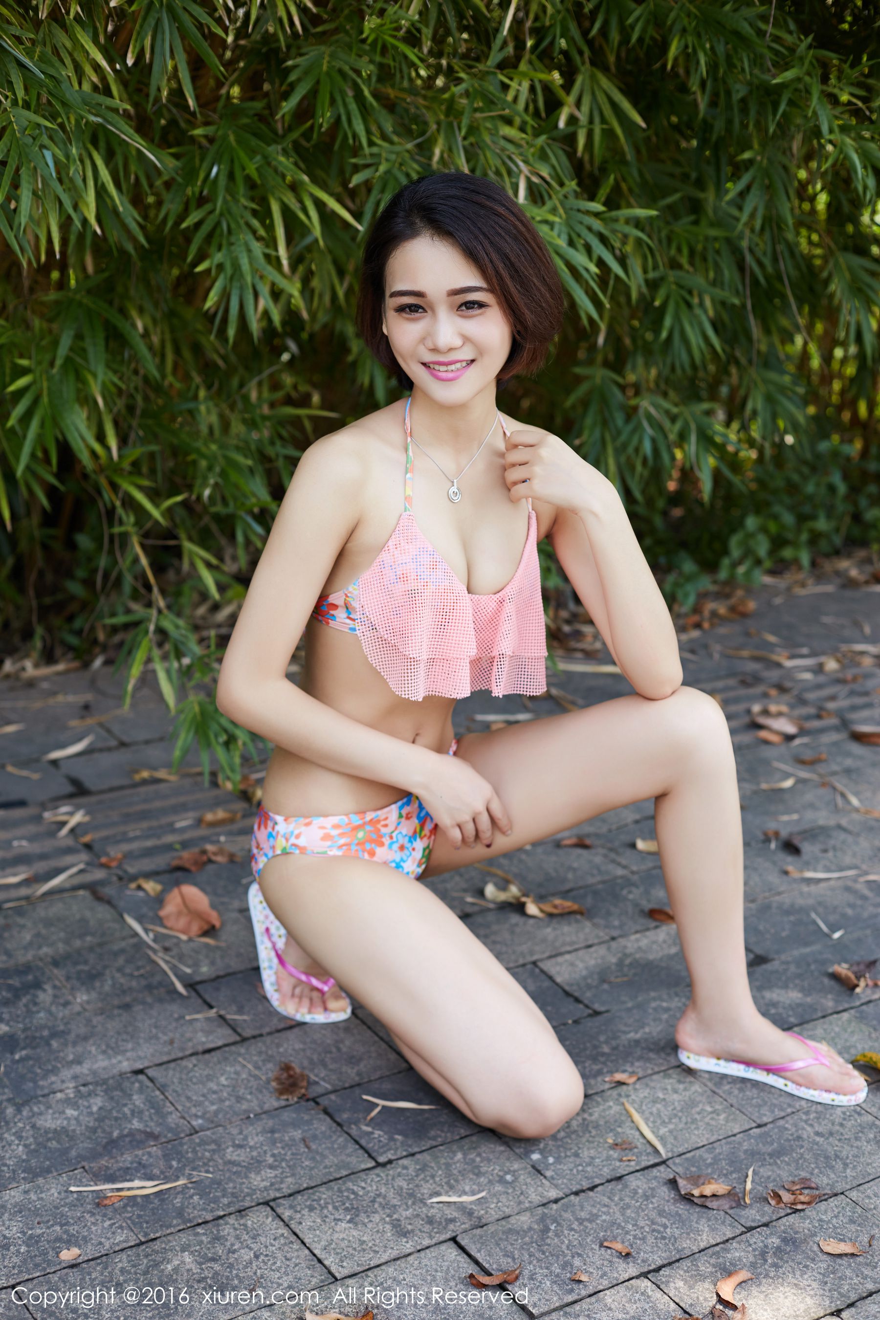 热裤美女图片