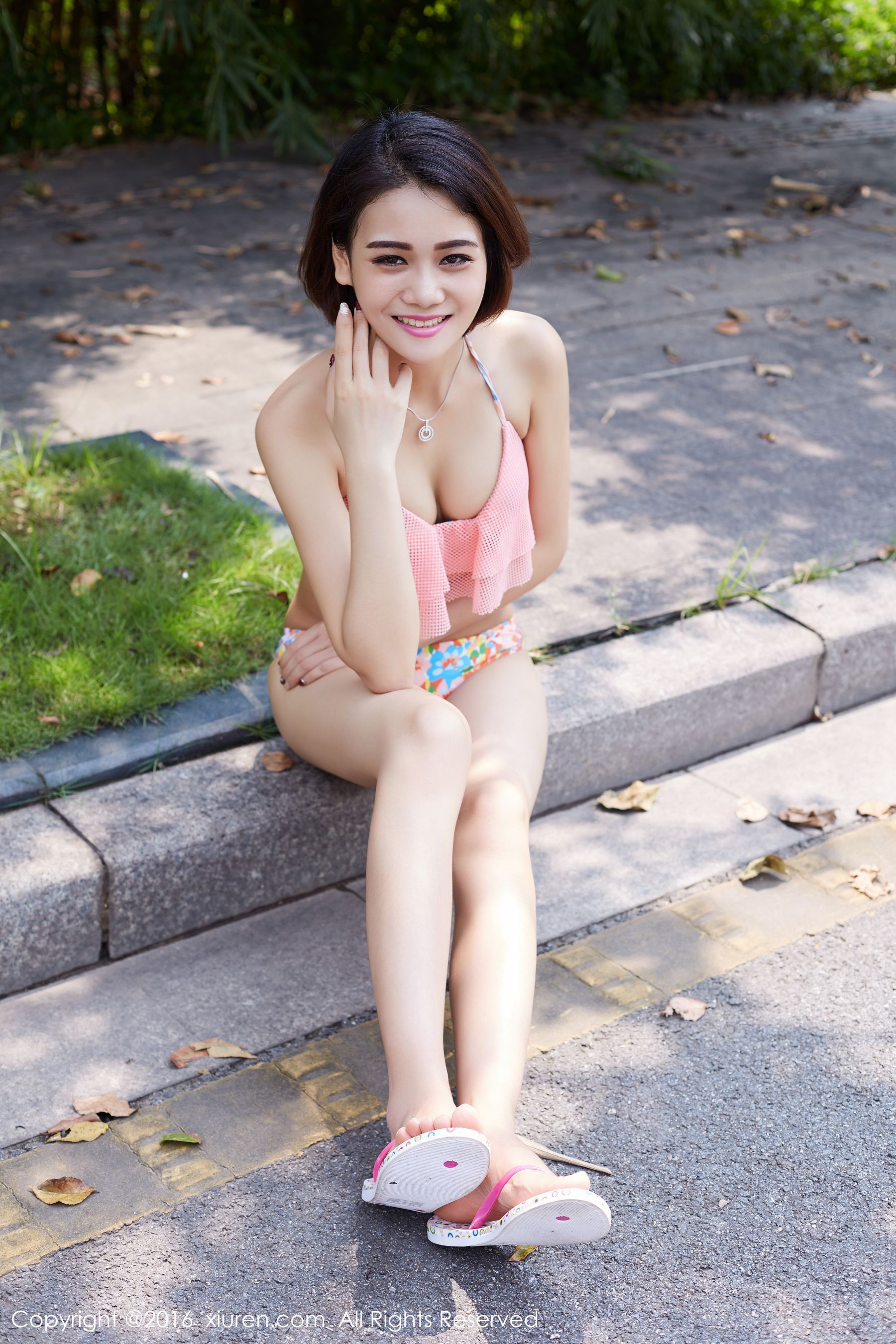 热裤美女图片